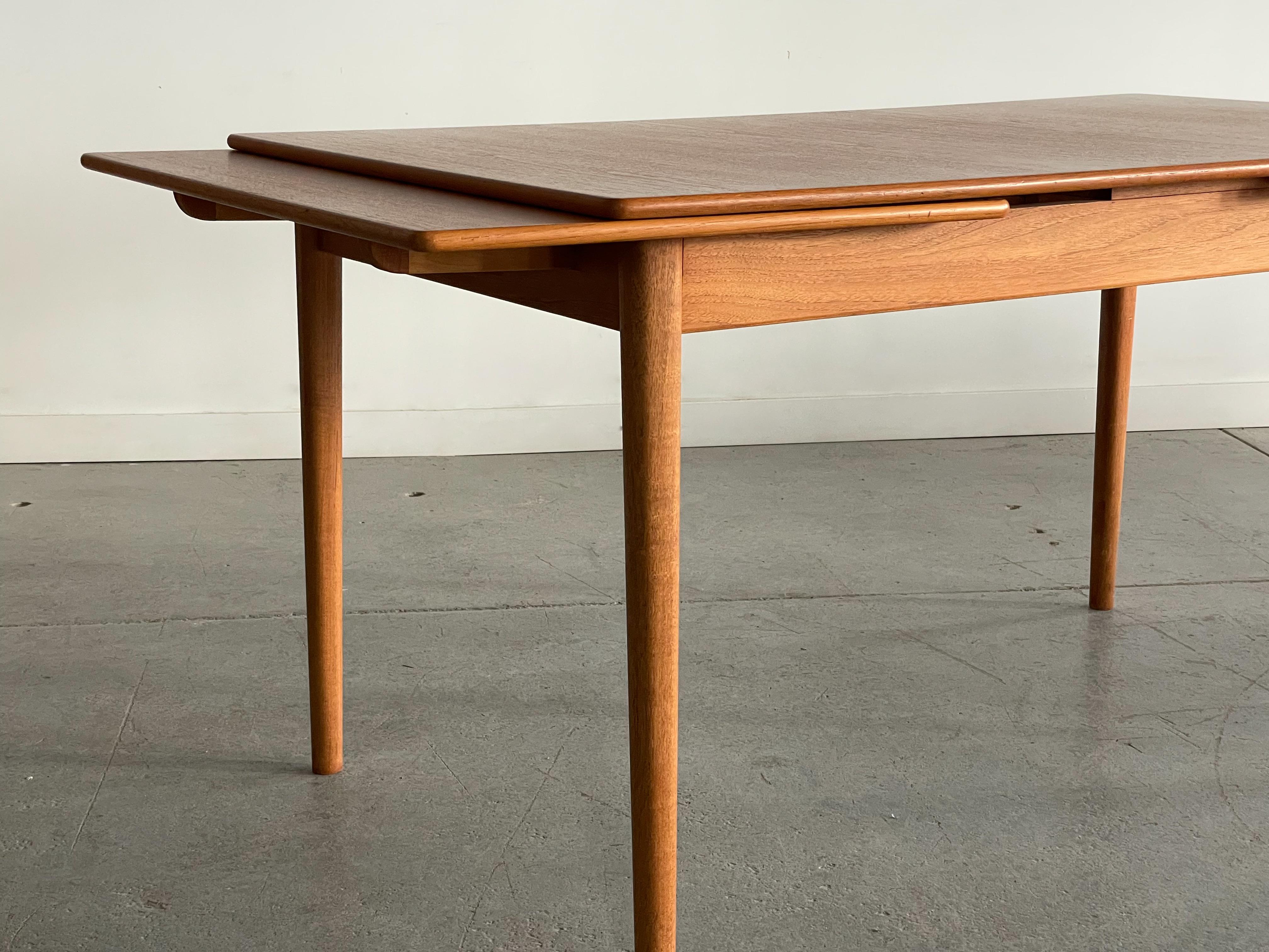 Travail du bois Table de salle à manger du milieu du siècle dernier par Nils Jonsson Hugo Troeds, Suède, années 1960 en vente