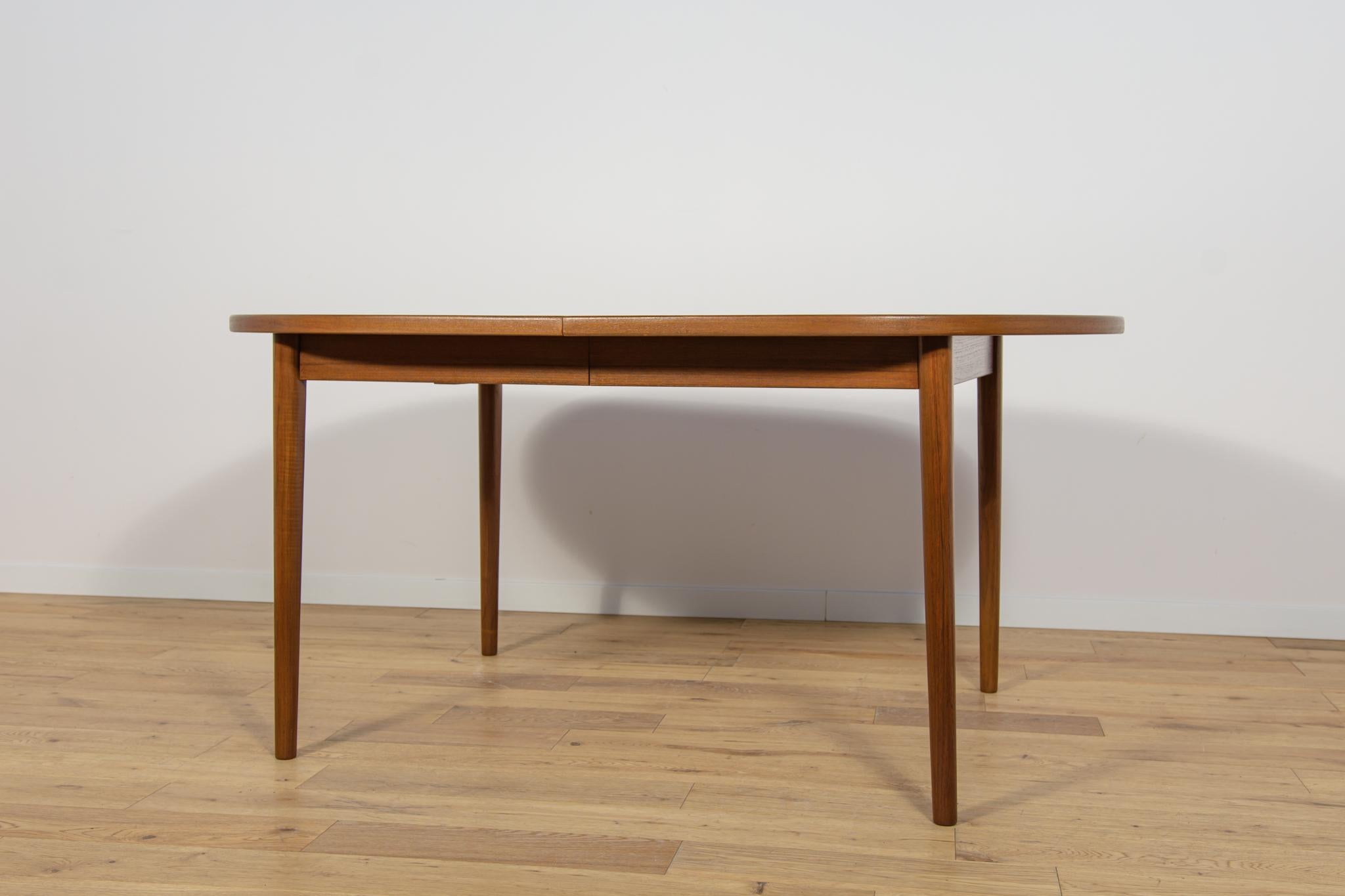 Table de salle à manger du milieu du siècle dernier par Nils Jonsson Hugo Troeds, Suède, années 1960 Excellent état - En vente à GNIEZNO, 30