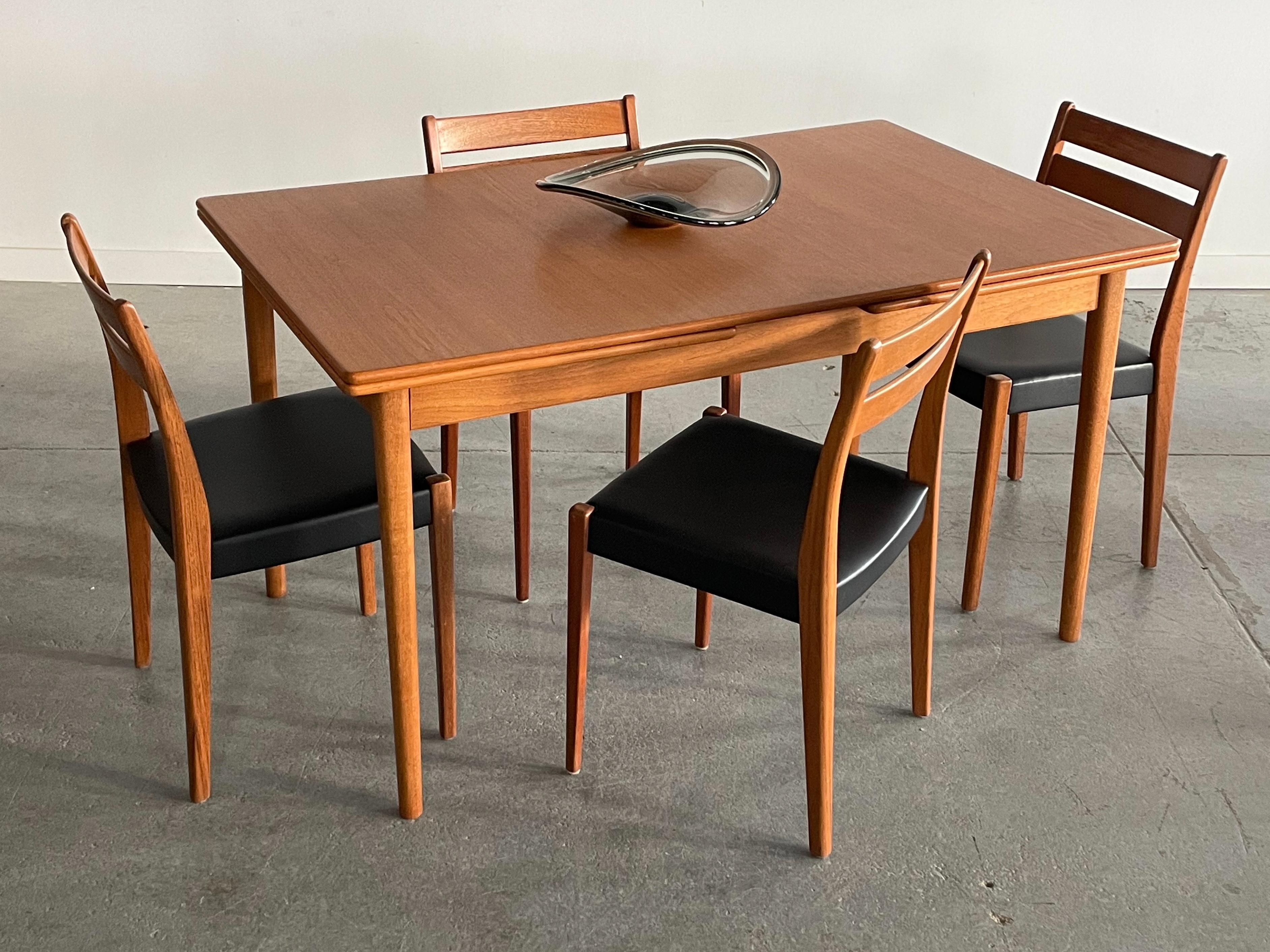 Milieu du XXe siècle Table de salle à manger du milieu du siècle dernier par Nils Jonsson Hugo Troeds, Suède, années 1960 en vente