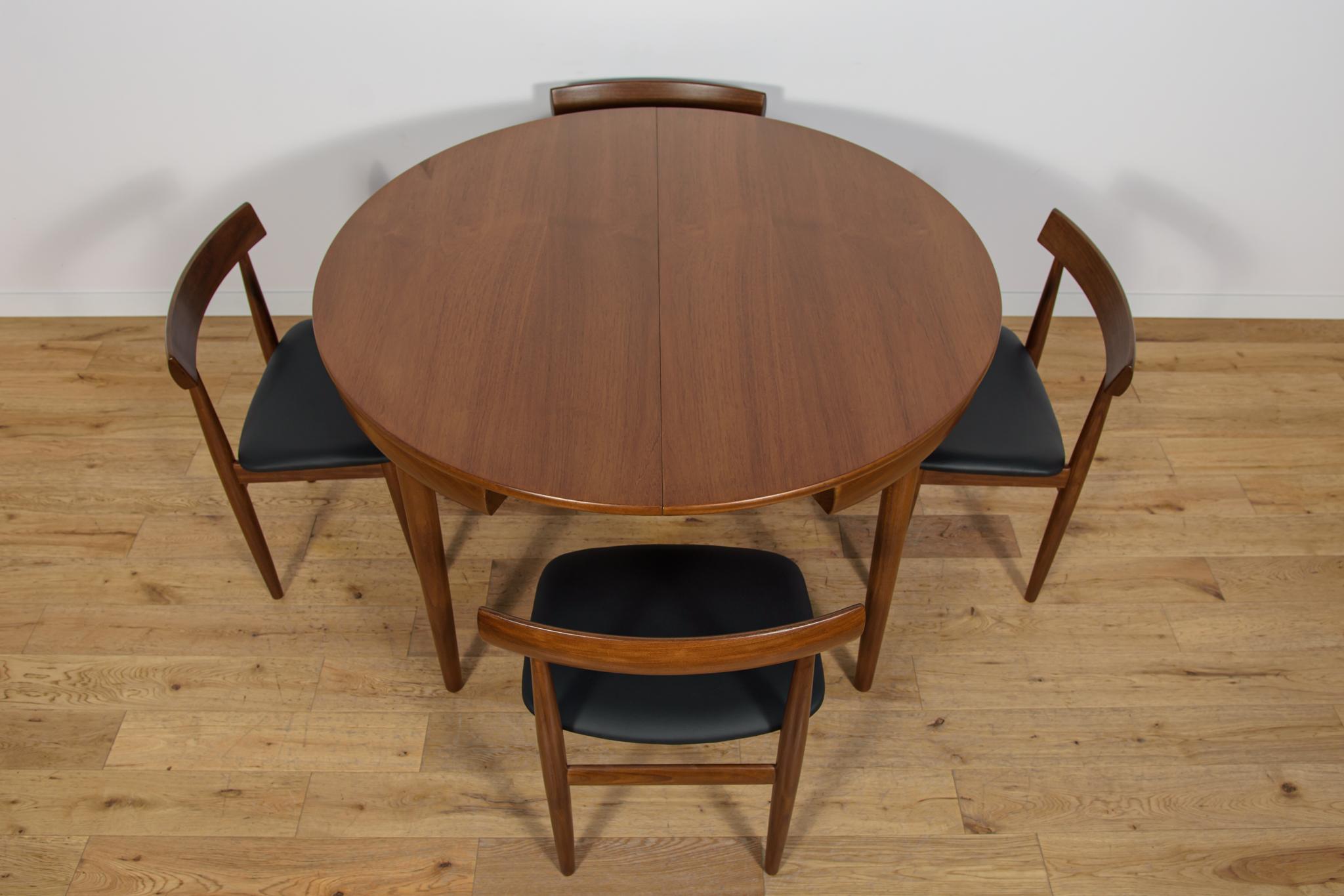 Danish Mid-Century Teak Dining Table & Chairs by Hans Olsen for Frem Røjle, Denmark. For Sale
