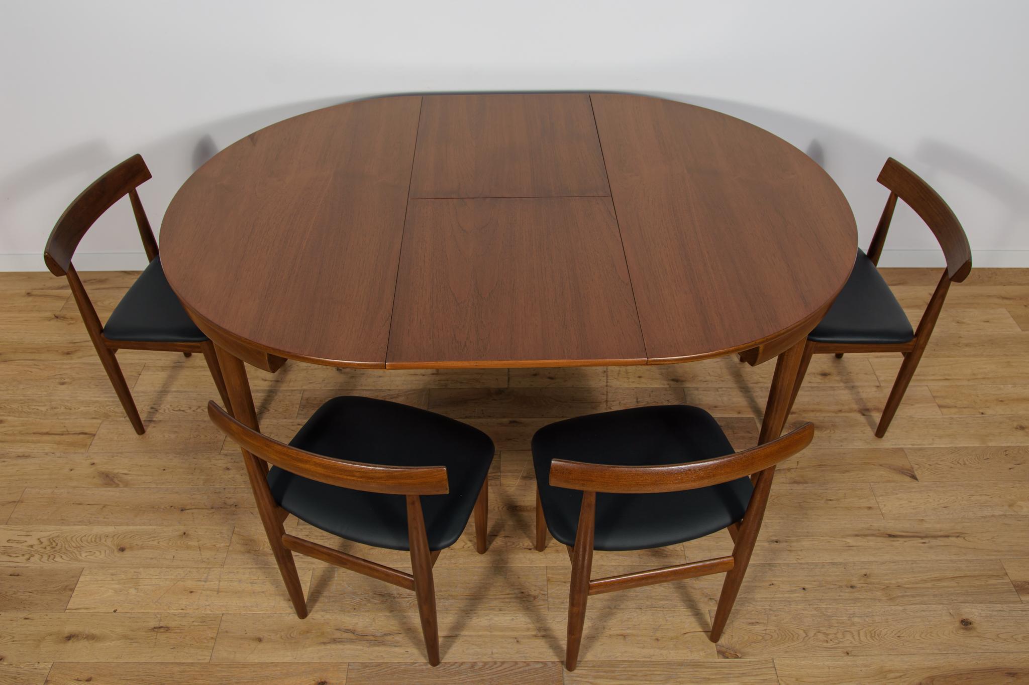Mid-Century Teak Dining Table & Chairs by Hans Olsen for Frem Røjle, Denmark. In Excellent Condition For Sale In GNIEZNO, 30