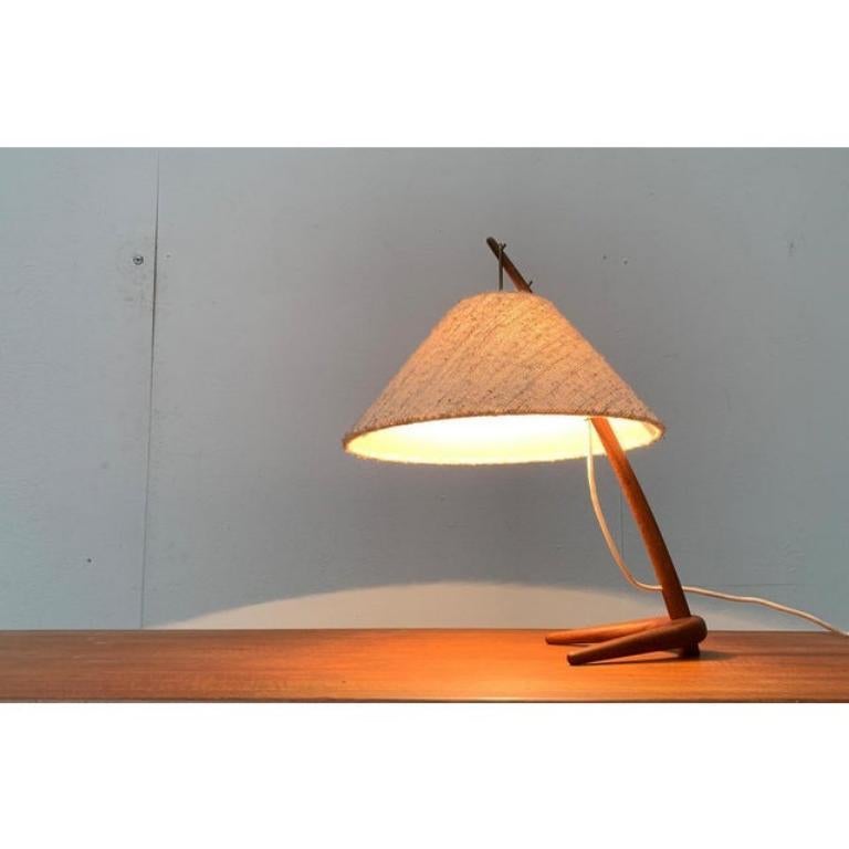Rare mandrel table light version of Kalmar.

An early design classic that pulls its elegance from the functionality of the design. The special feature lies in the arrangement of the luminaire screen. The saber-shaped shaft pierces the screen and