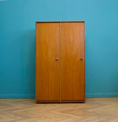 Armoire Cantata à deux portes en teck du milieu du siècle de Stag, années 1960