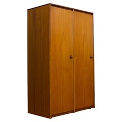 Armoire Cantata à deux portes en teck du milieu du siècle de Stag, années 1960