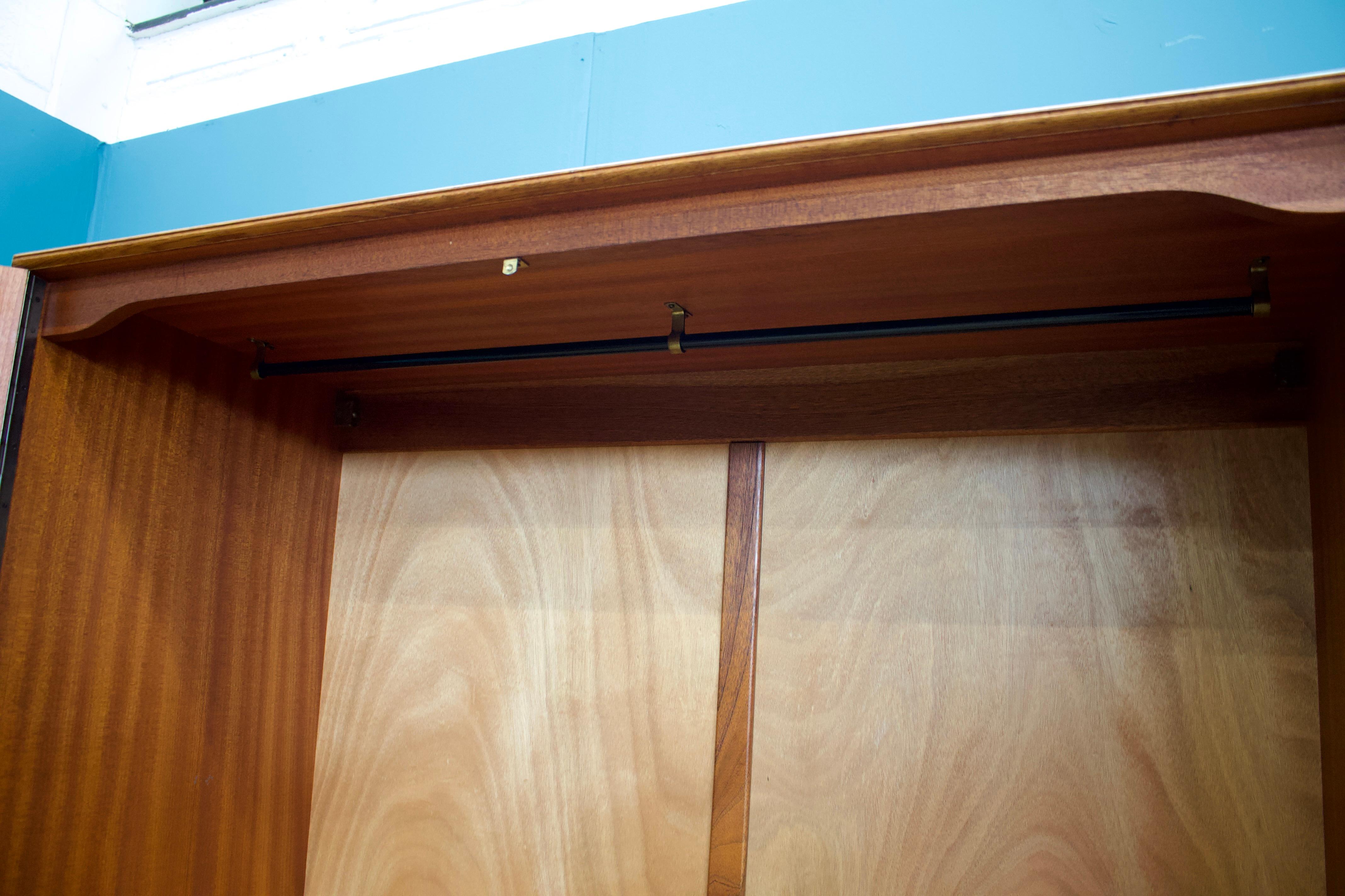 Armadio a due ante in teak del Mid Century, anni '60 in vendita 2