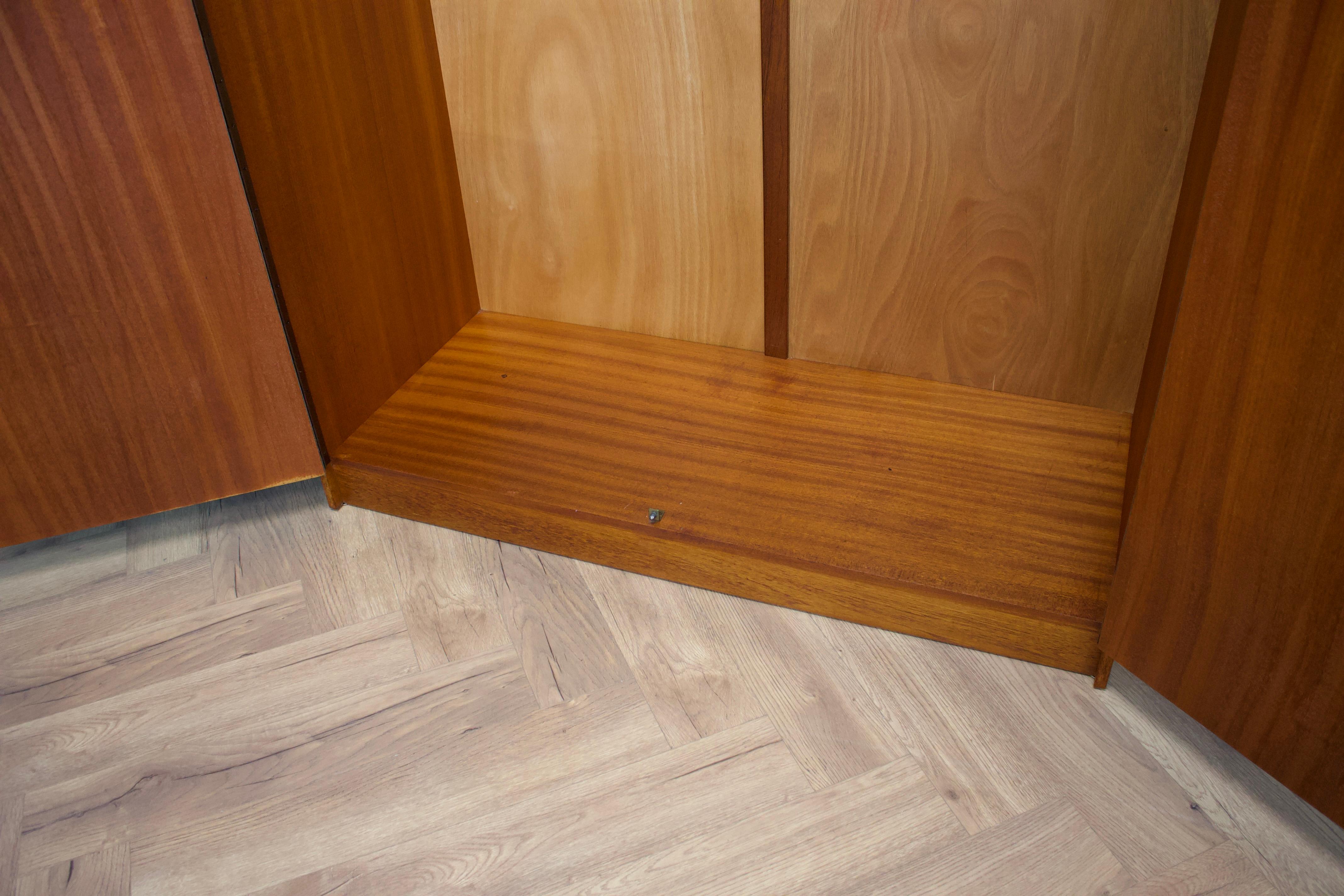 Armadio a due ante in teak del Mid Century, anni '60 in vendita 3