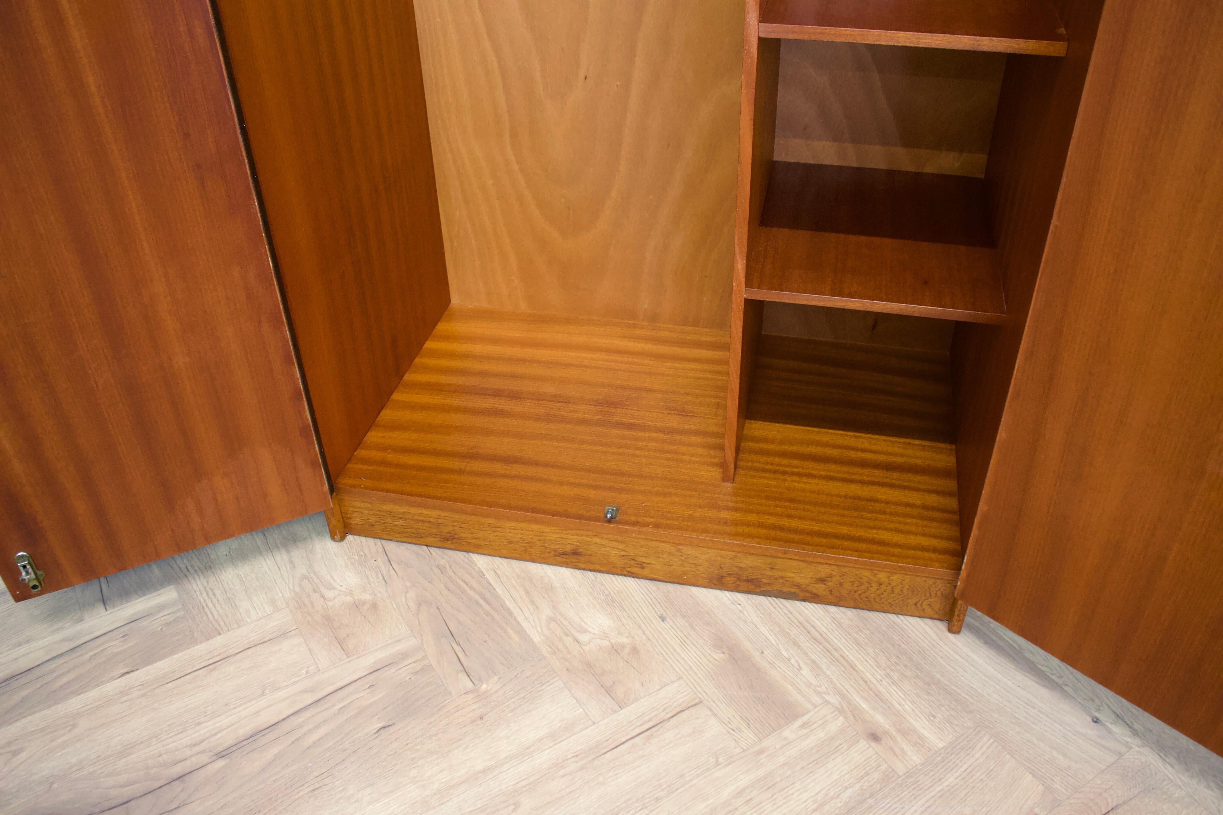 Mid Century Teak Double Door Wardrobe, 1960s For Sale 4