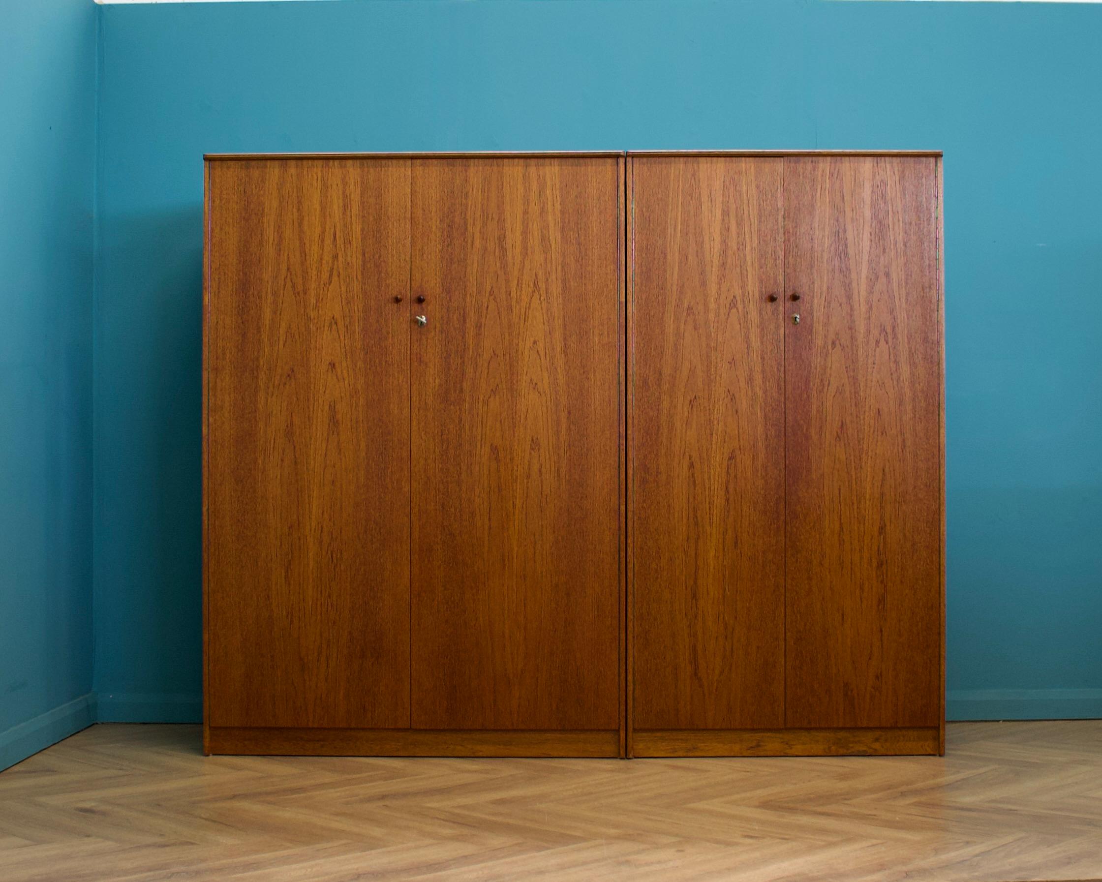 Britannico Armadio a due ante in teak del Mid Century, anni '60 in vendita