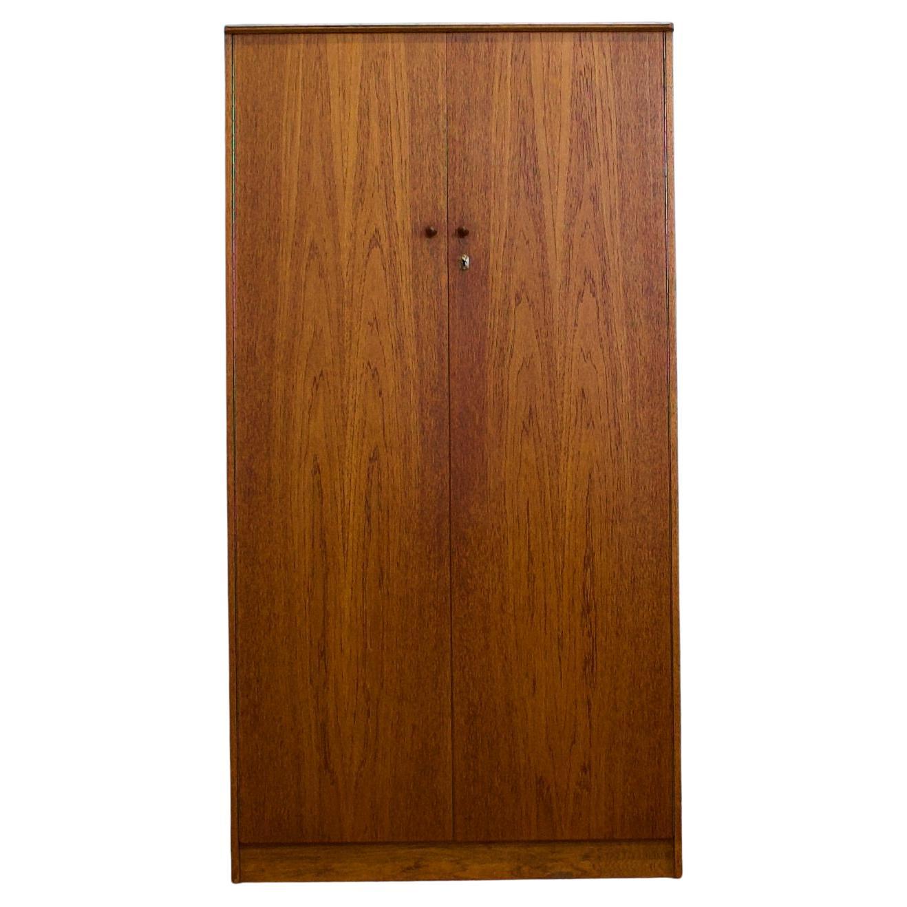 Armadio a due ante in teak del Mid Century, anni '60
