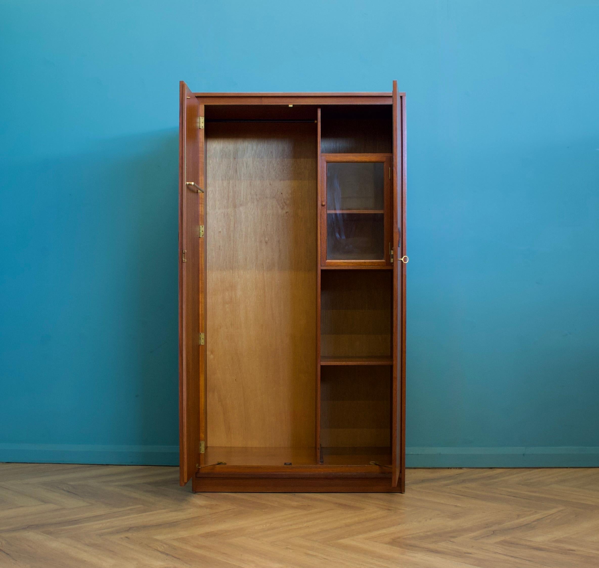 Armadio a due ante in teak del Mid Century di Wrighton, anni '60 in vendita 2