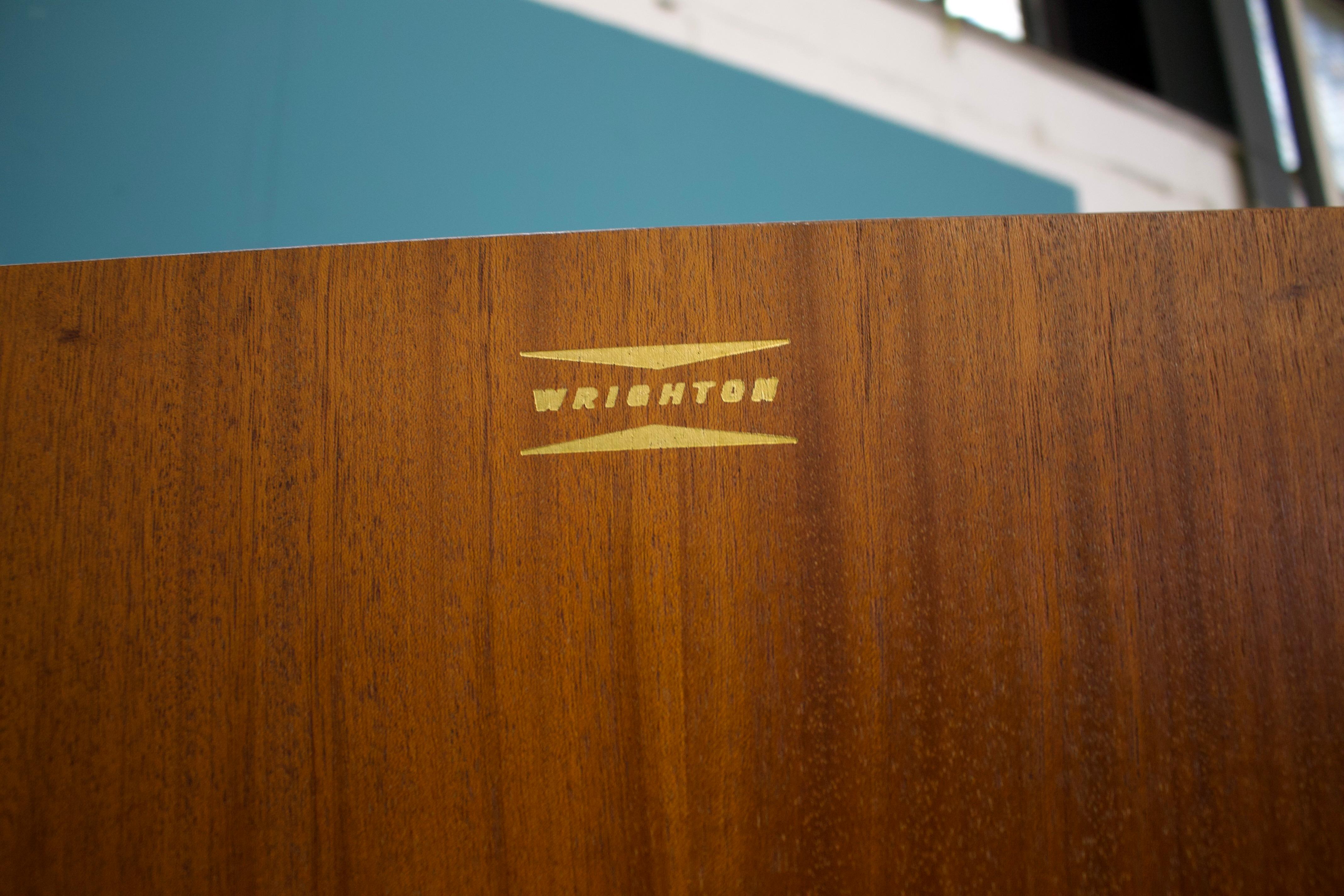 Zweitüriger Kleiderschrank aus Teakholz aus der Mitte des Jahrhunderts von Wrighton, 1960er Jahre im Angebot 5