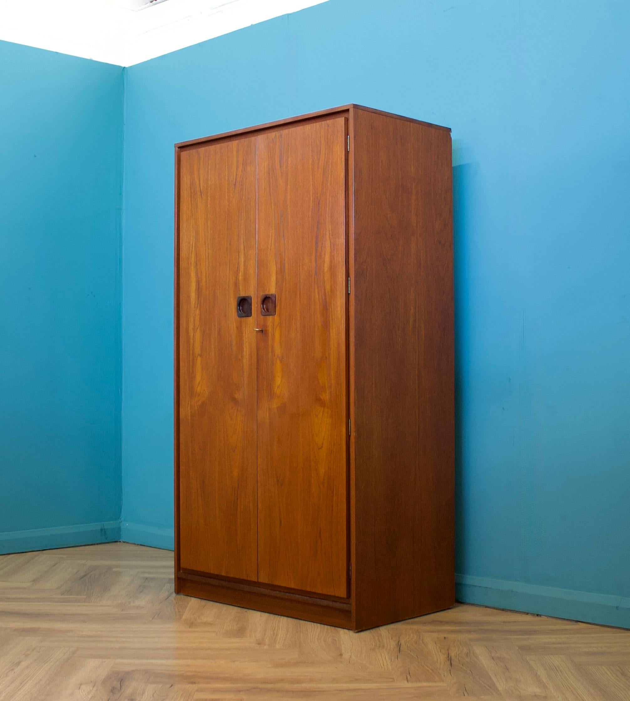Britannico Armadio a due ante in teak del Mid Century di Wrighton, anni '60 in vendita