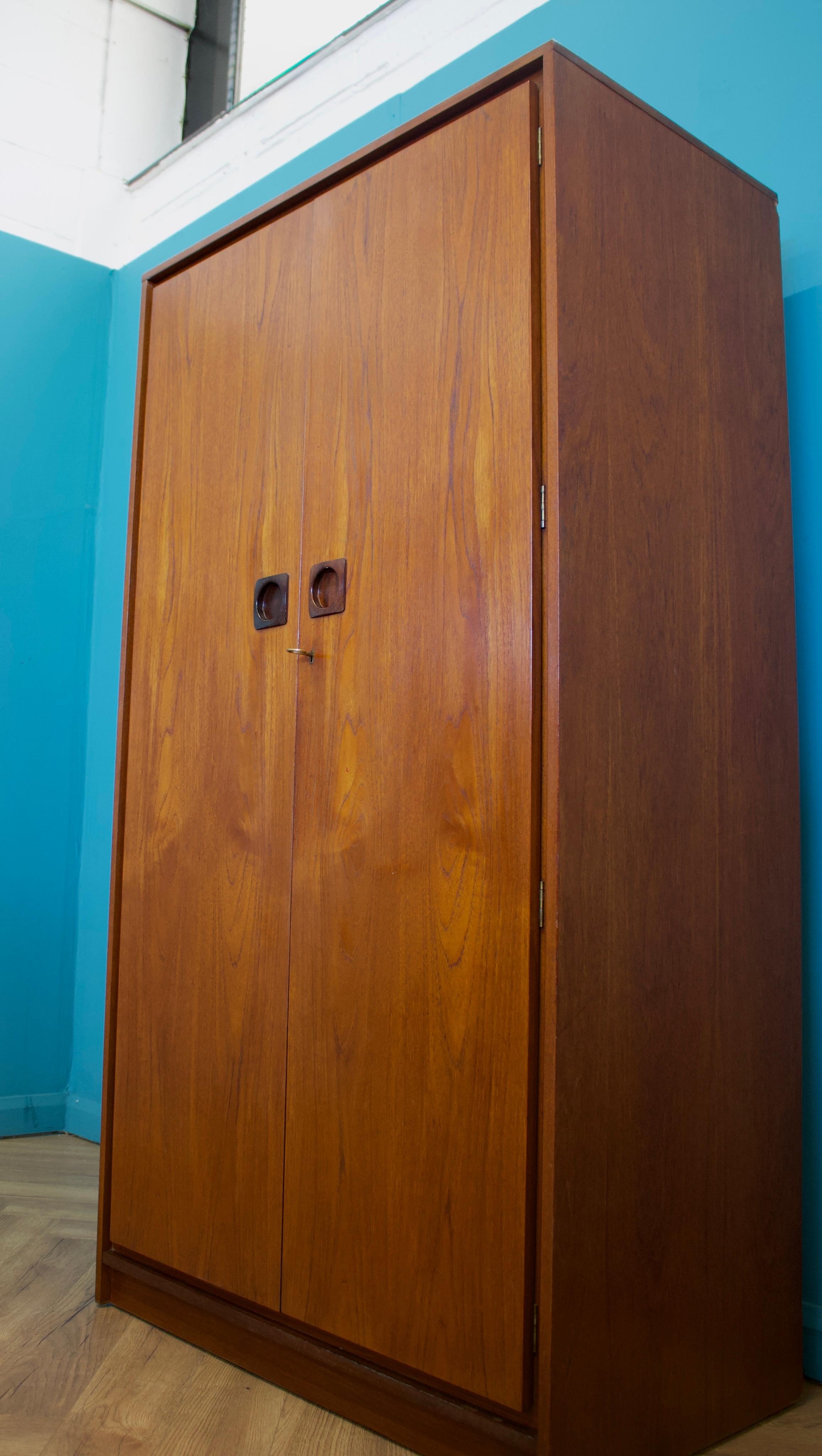 Impiallacciato Armadio a due ante in teak del Mid Century di Wrighton, anni '60 in vendita