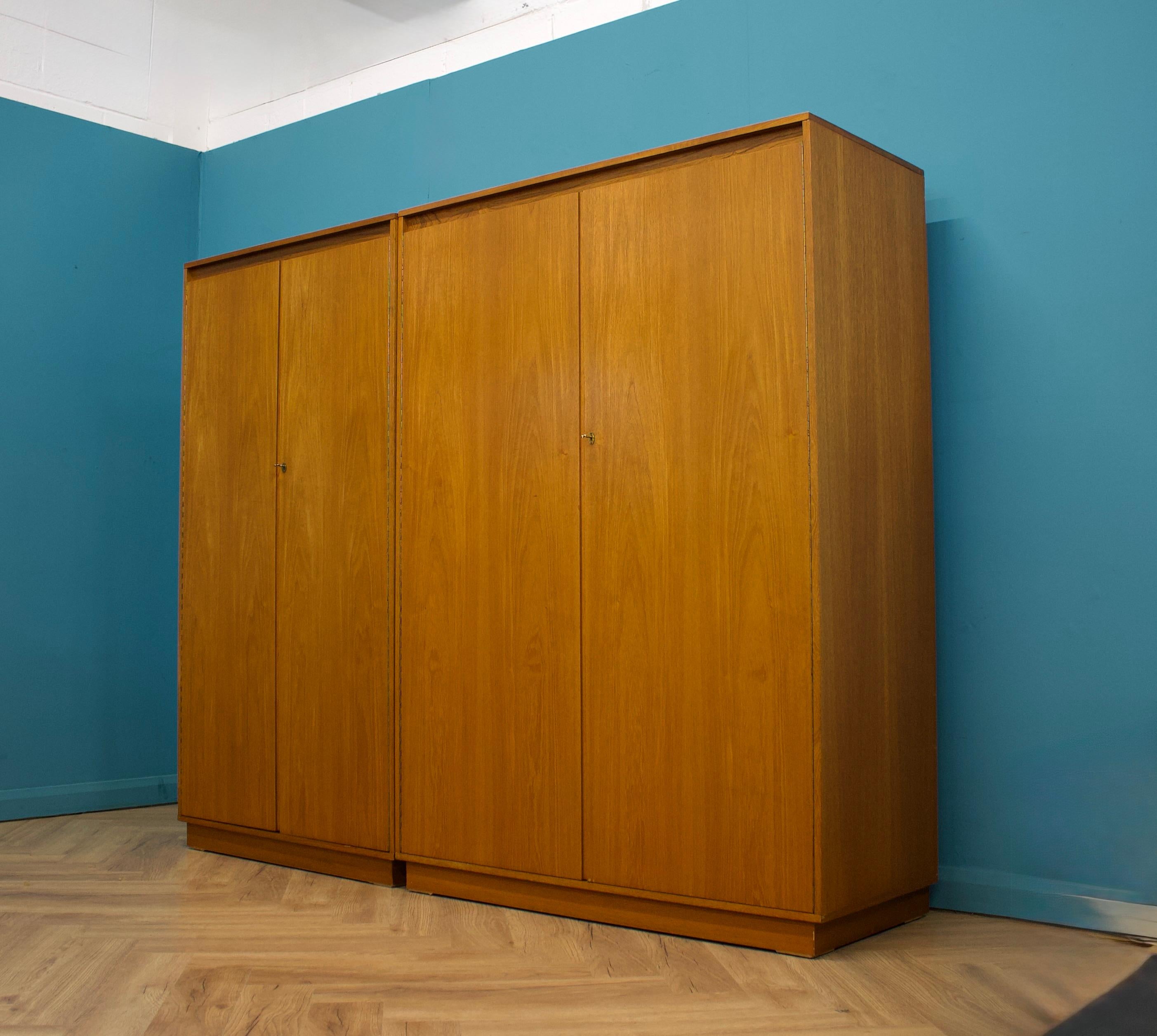 Armario de teca de doble puerta de Wrighton, mediados del siglo XX, años 60 Chapado en venta