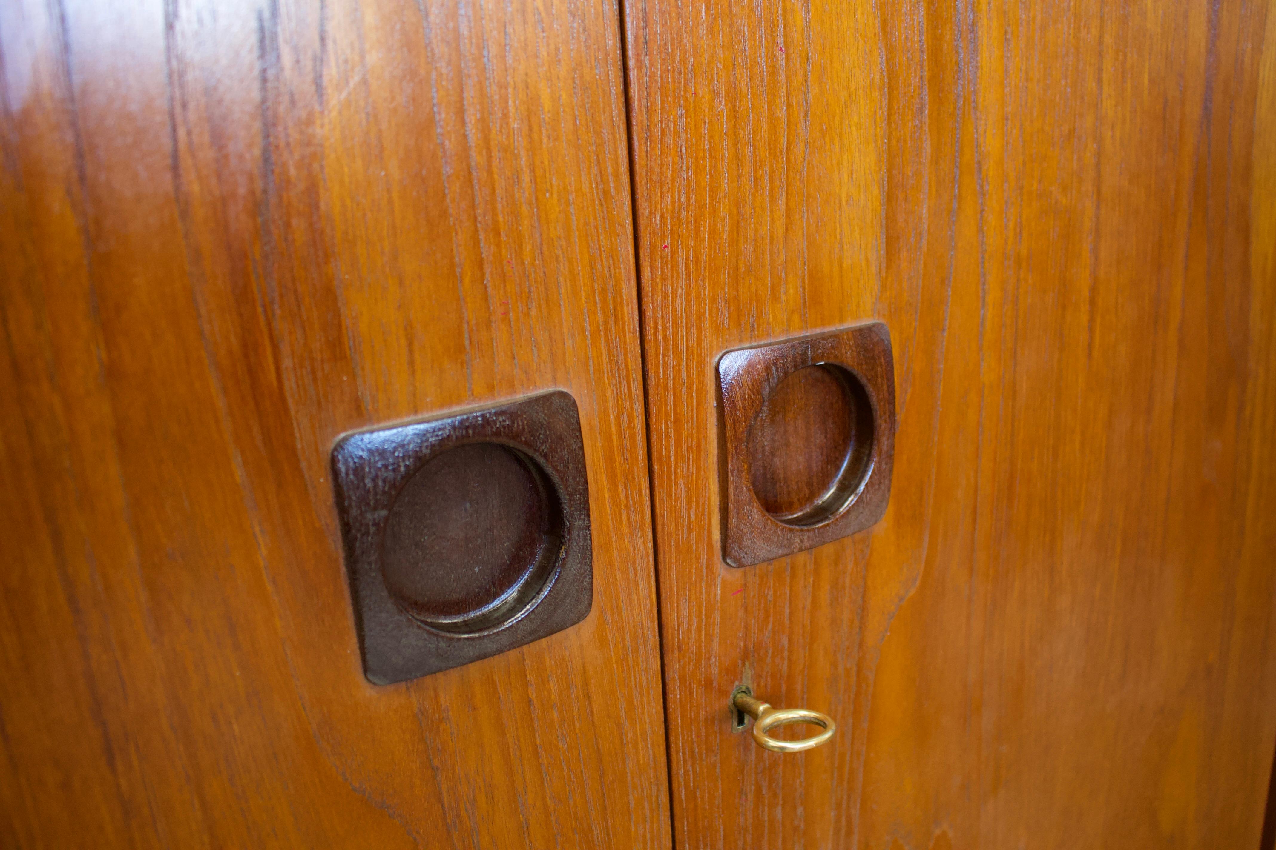 Armadio a due ante in teak del Mid Century di Wrighton, anni '60 In condizioni buone in vendita a South Shields, GB
