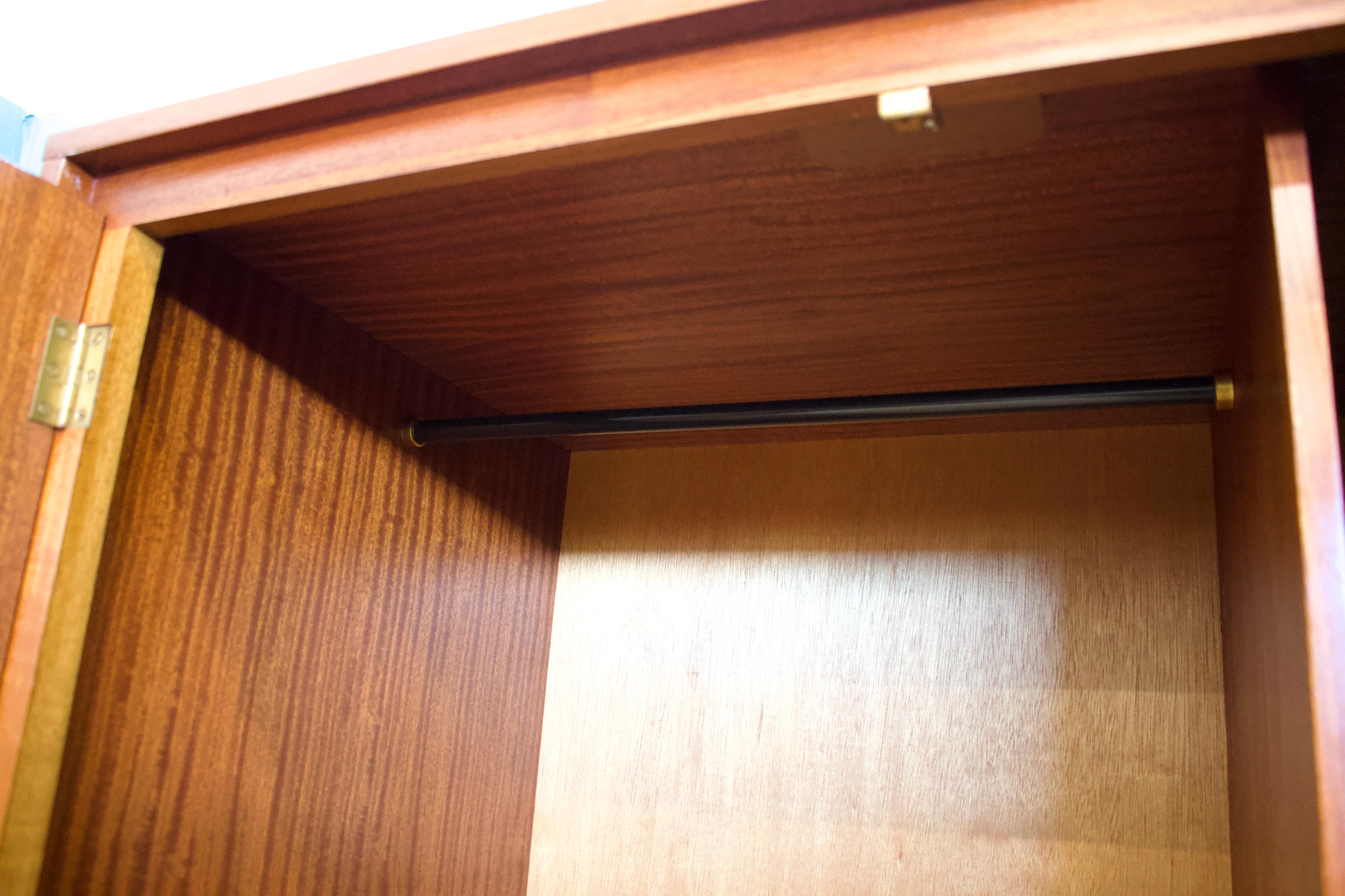 XX secolo Armadio a due ante in teak del Mid Century di Wrighton, anni '60 in vendita
