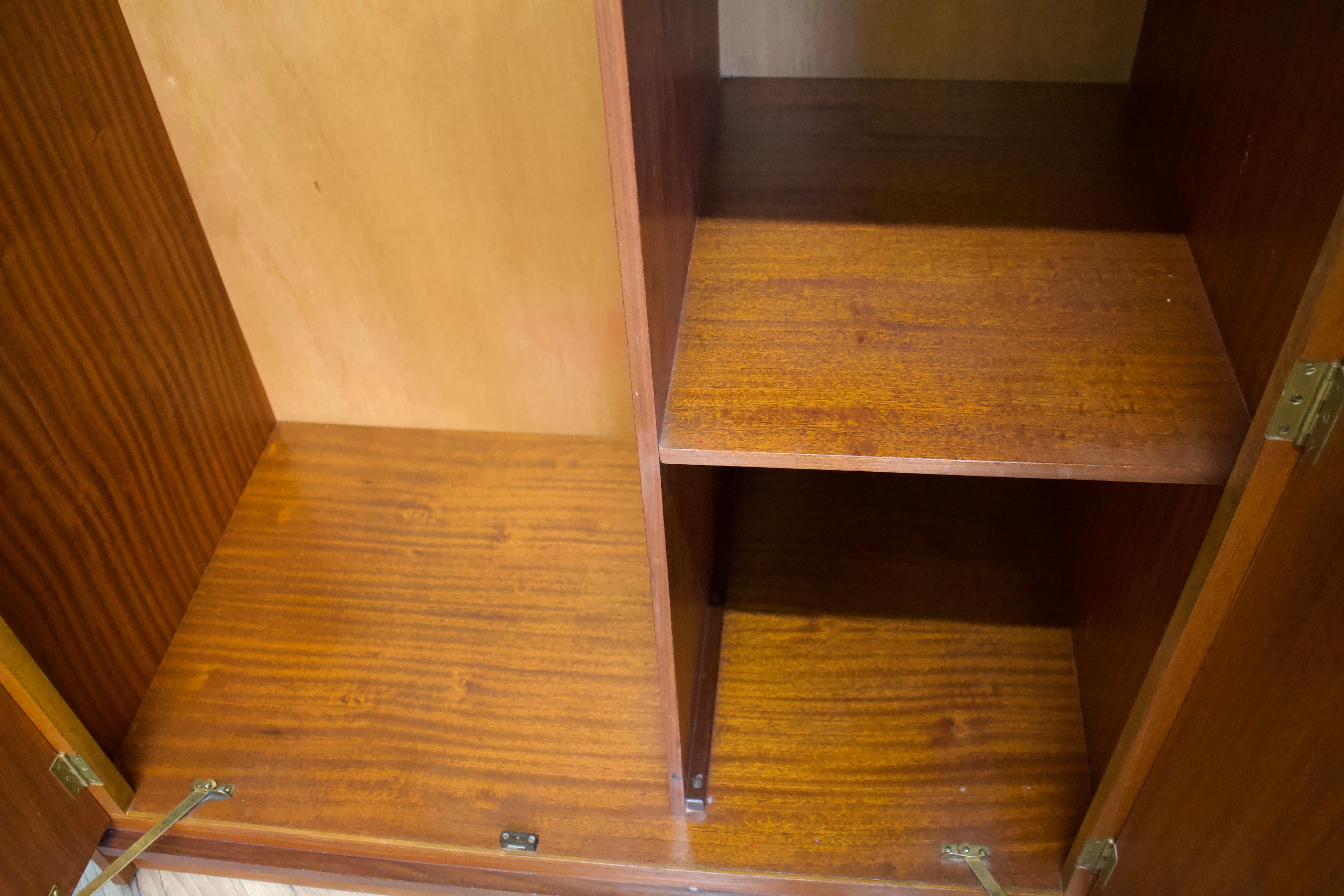 Armadio a due ante in teak del Mid Century di Wrighton, anni '60 in vendita 1