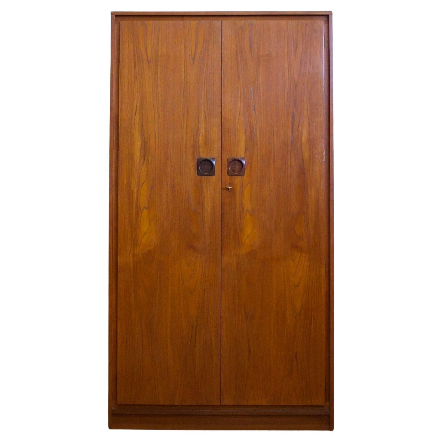 Zweitüriger Kleiderschrank aus Teakholz aus der Mitte des Jahrhunderts von Wrighton, 1960er Jahre