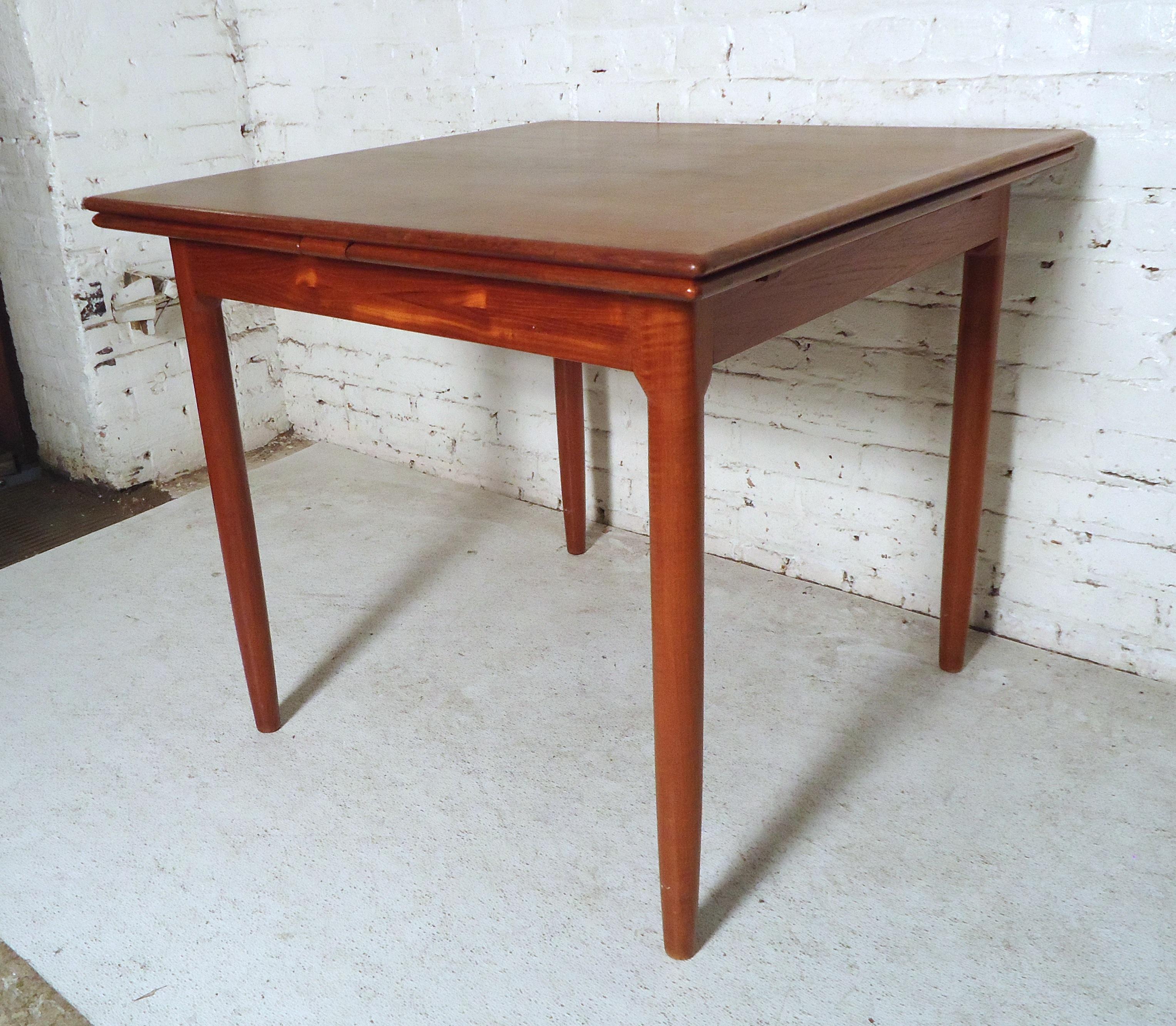 Midcentury Teak Draw Leaf Table In Good Condition In Brooklyn, NY