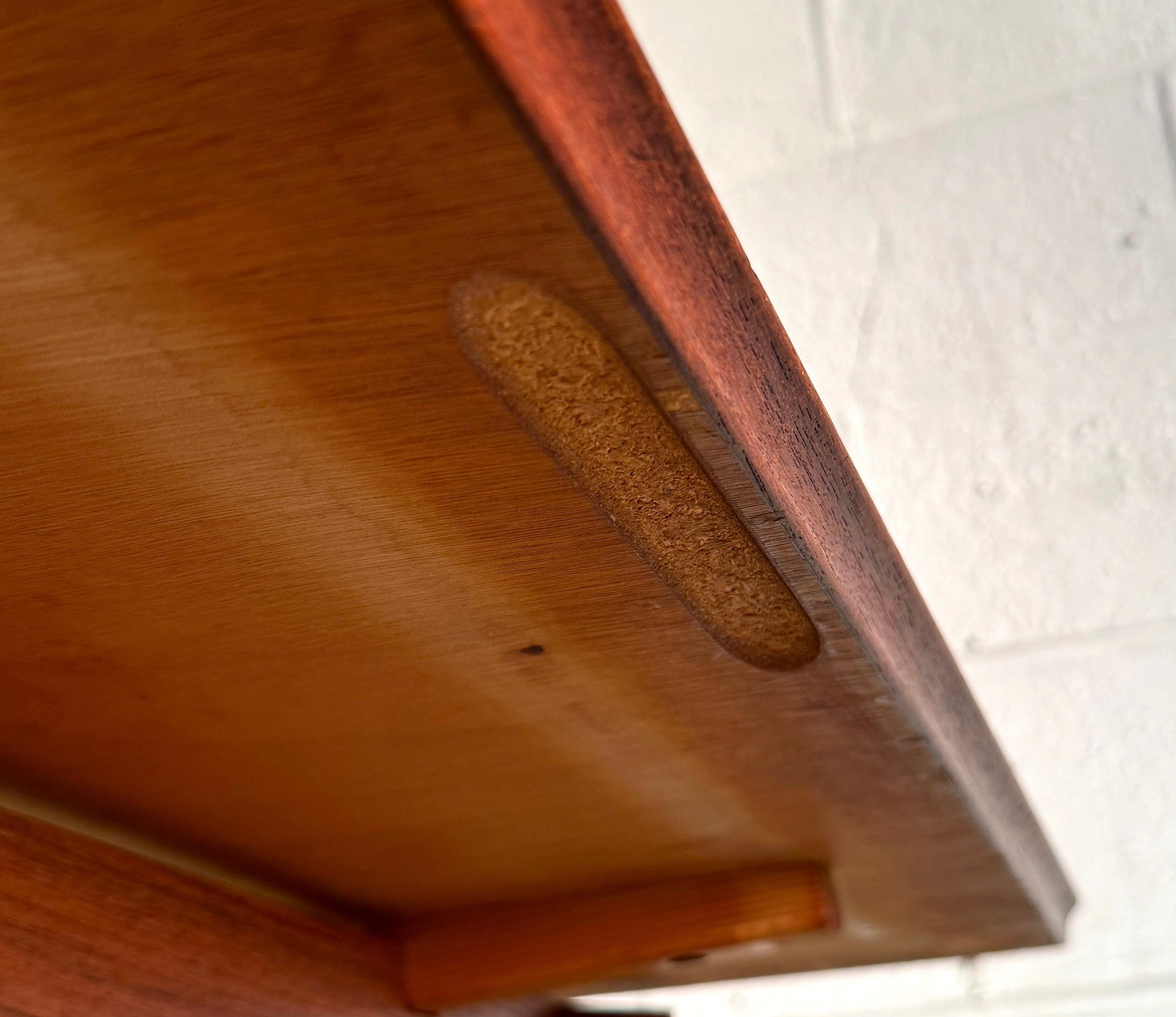 Mid-Century Teak Draw Leaf Table Made in Denmark For Sale 7