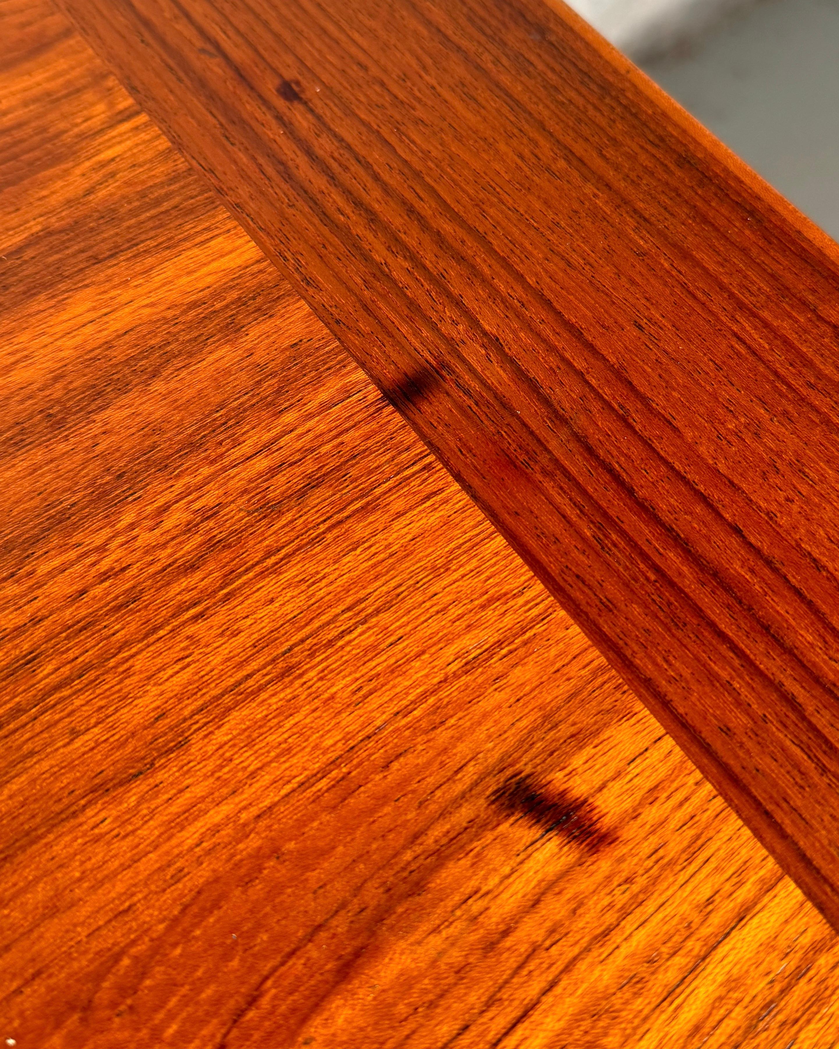 Mid-Century Teak Draw Leaf Table Made in Denmark For Sale 10