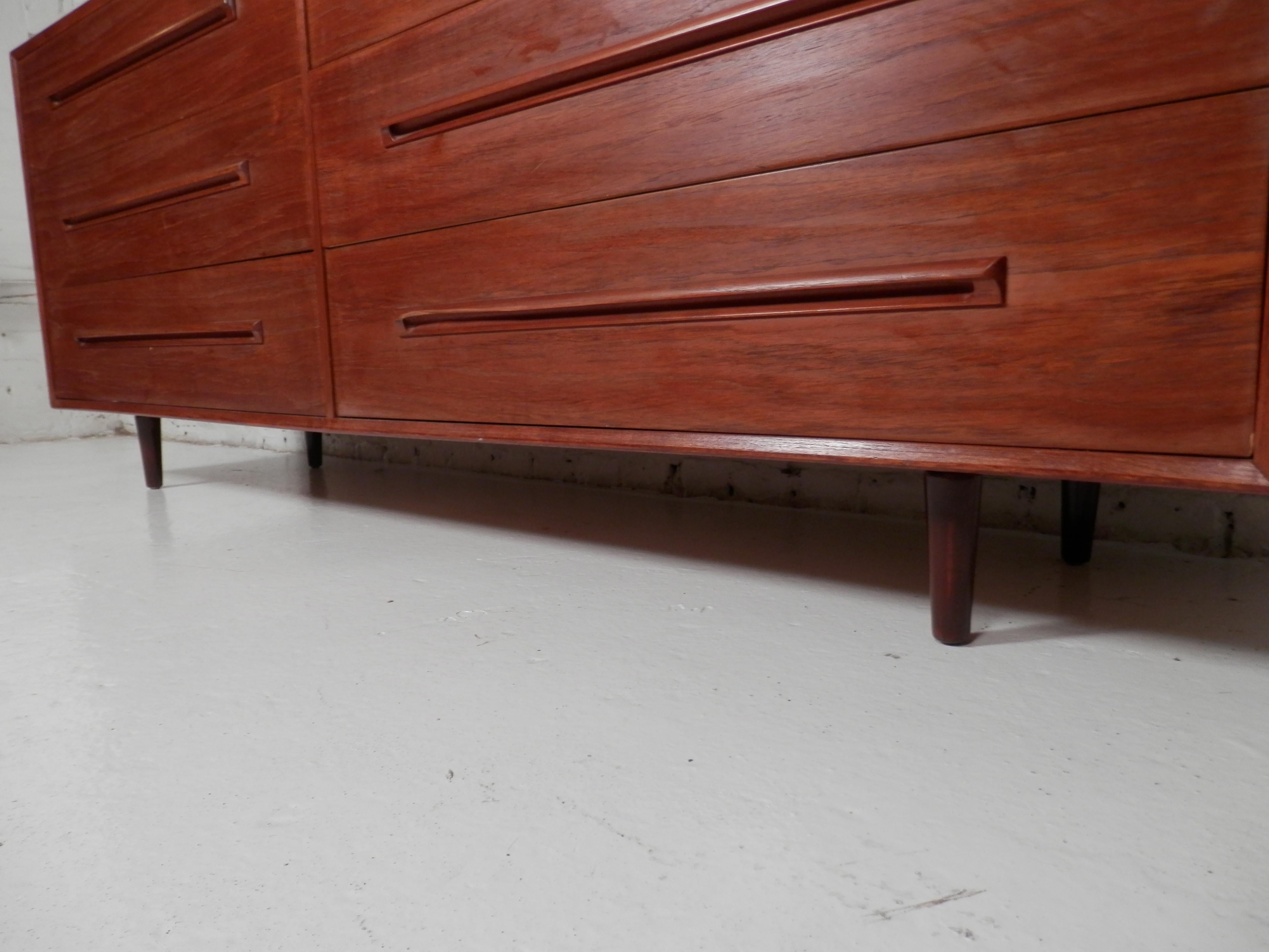 Mid-Century Teak Dresser by Westnofa In Good Condition For Sale In Brooklyn, NY