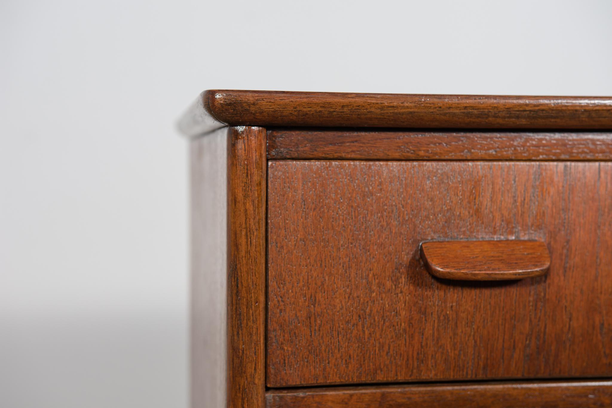 Comò in teak di metà secolo, Danimarca, anni '60 in vendita 8