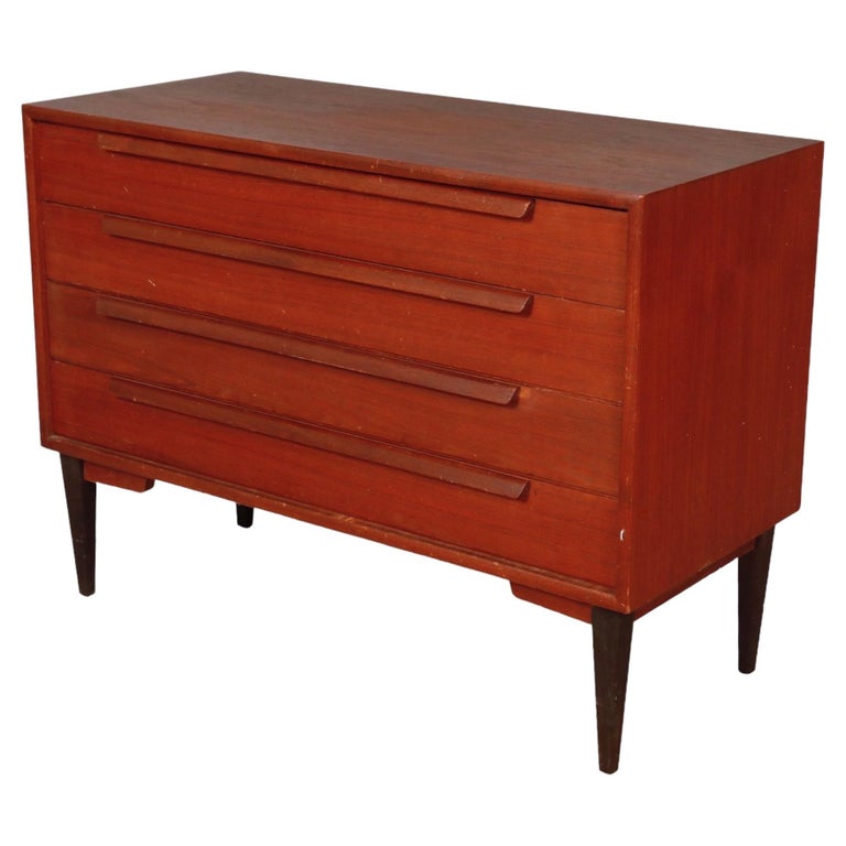Mid Century Teak Dresser For Sale at 1stDibs