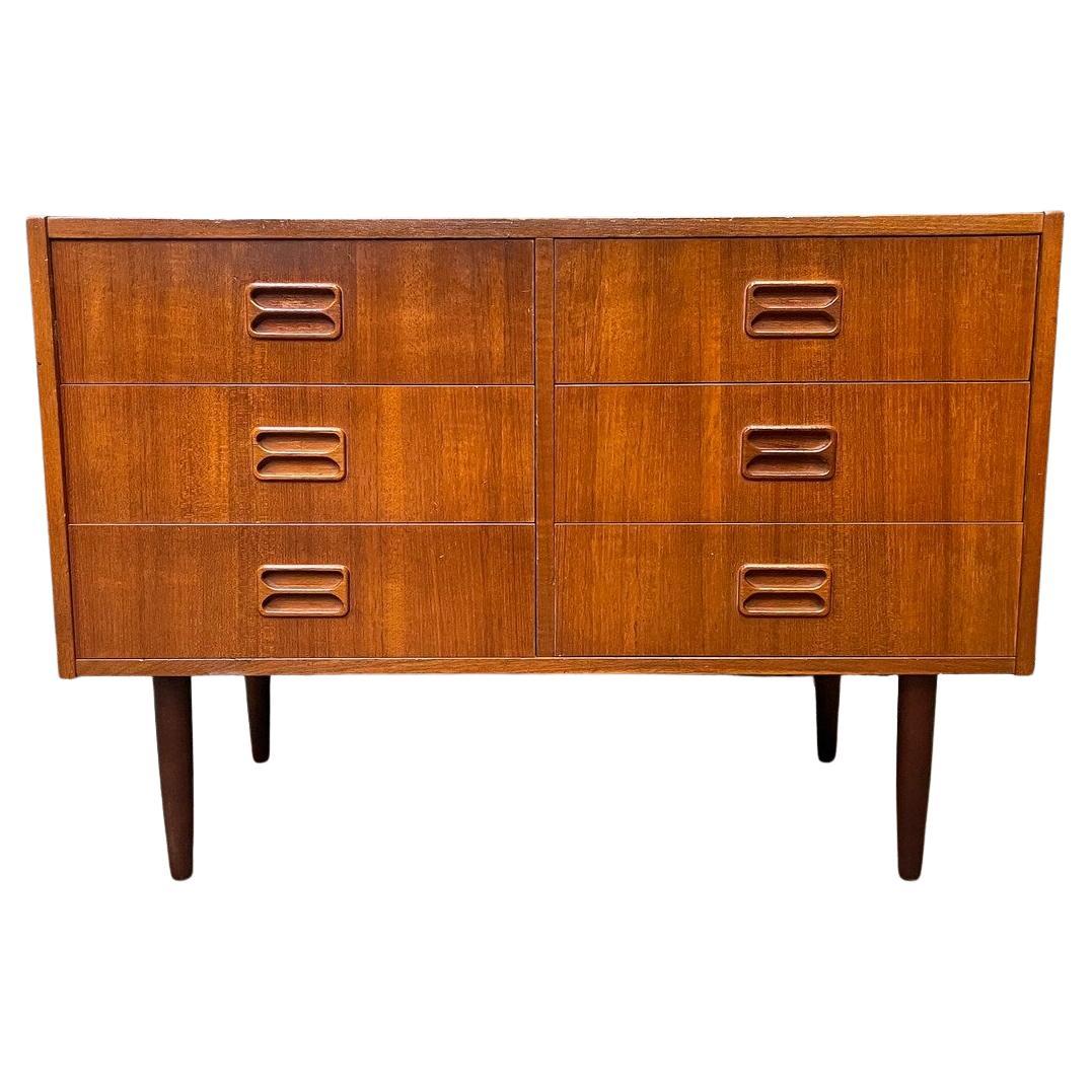 Comò in teak a 6 cassetti del Mid Century di Niels J Torso in vendita