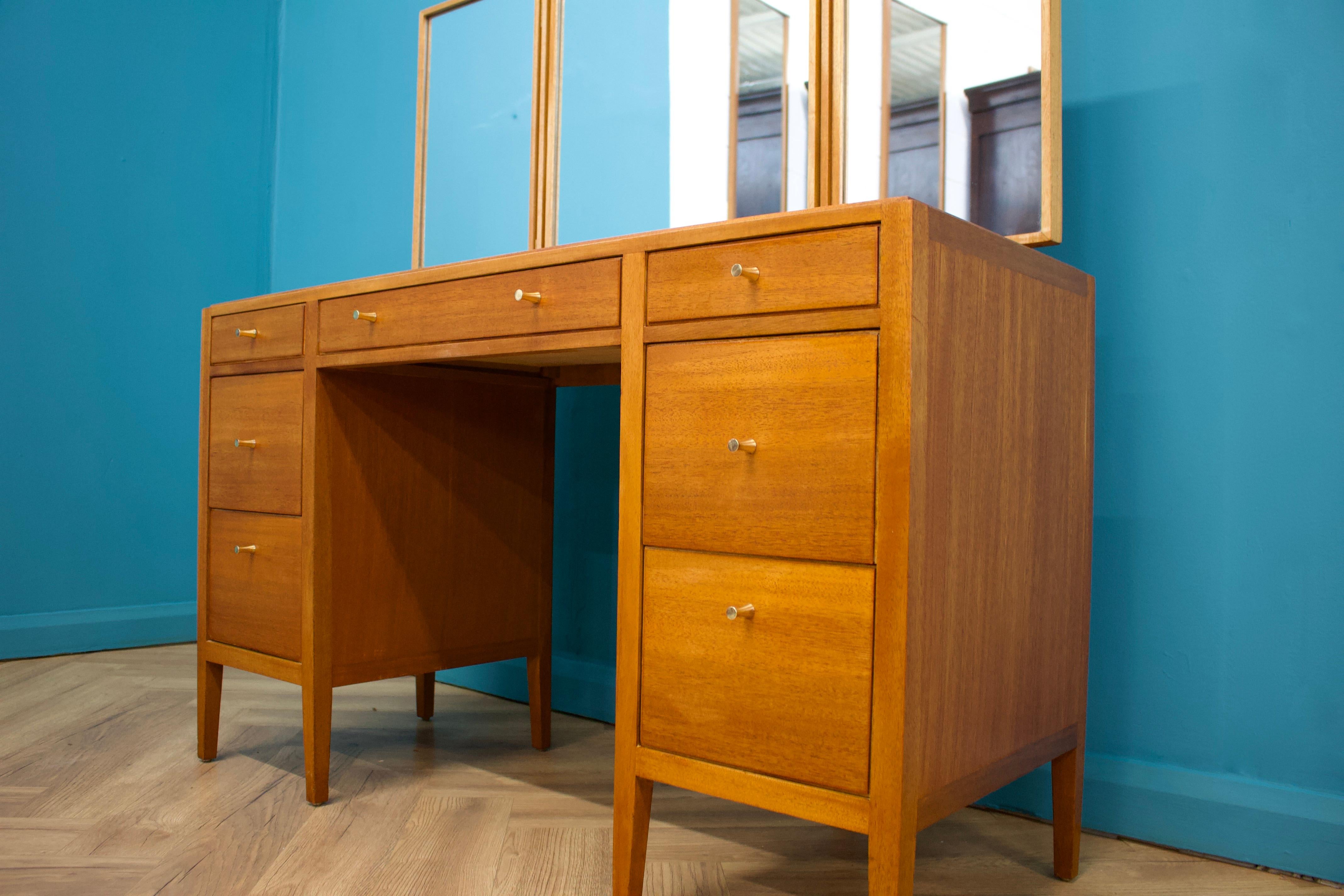 Veneer Mid Century Teak Dressing Table by Heals from Loughborough, 1960s For Sale