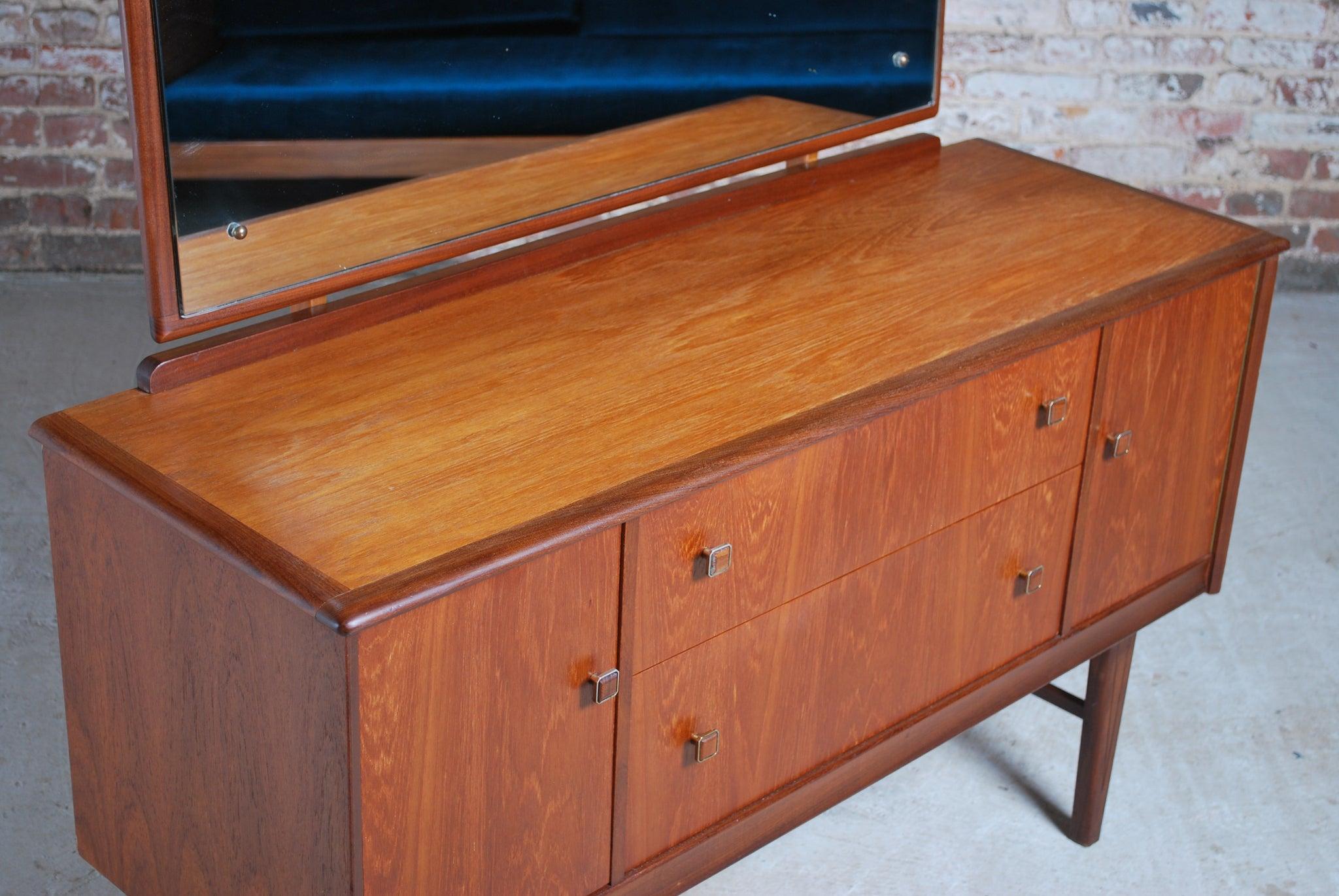 Mid Century Teak Dressing Table by Homeworthy, England, Circa 1960s In Good Condition In Surrey, GB