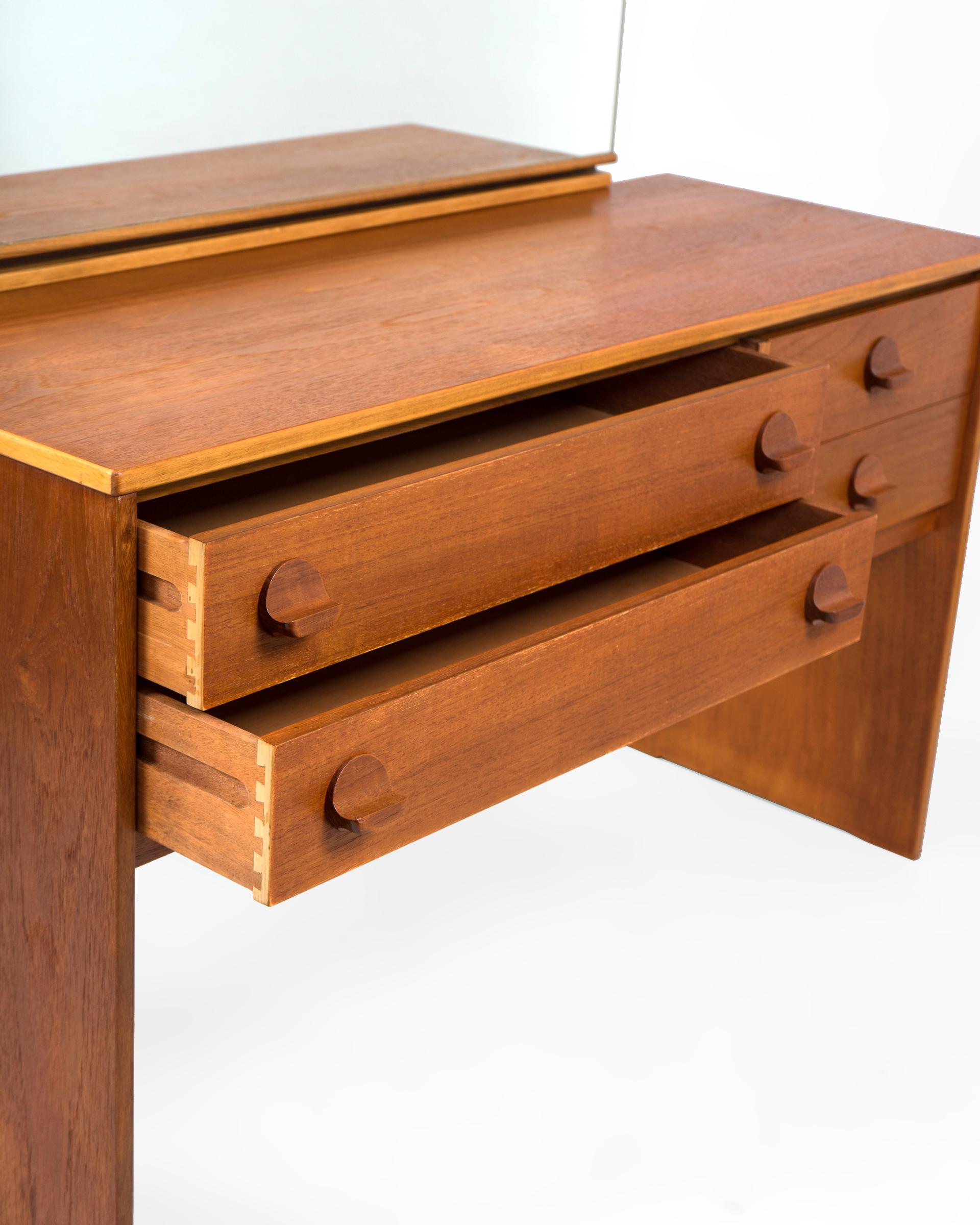 British Mid Century Teak Dressing Table by John&Sylvia Reid for Stag, circa 1960s, UK For Sale