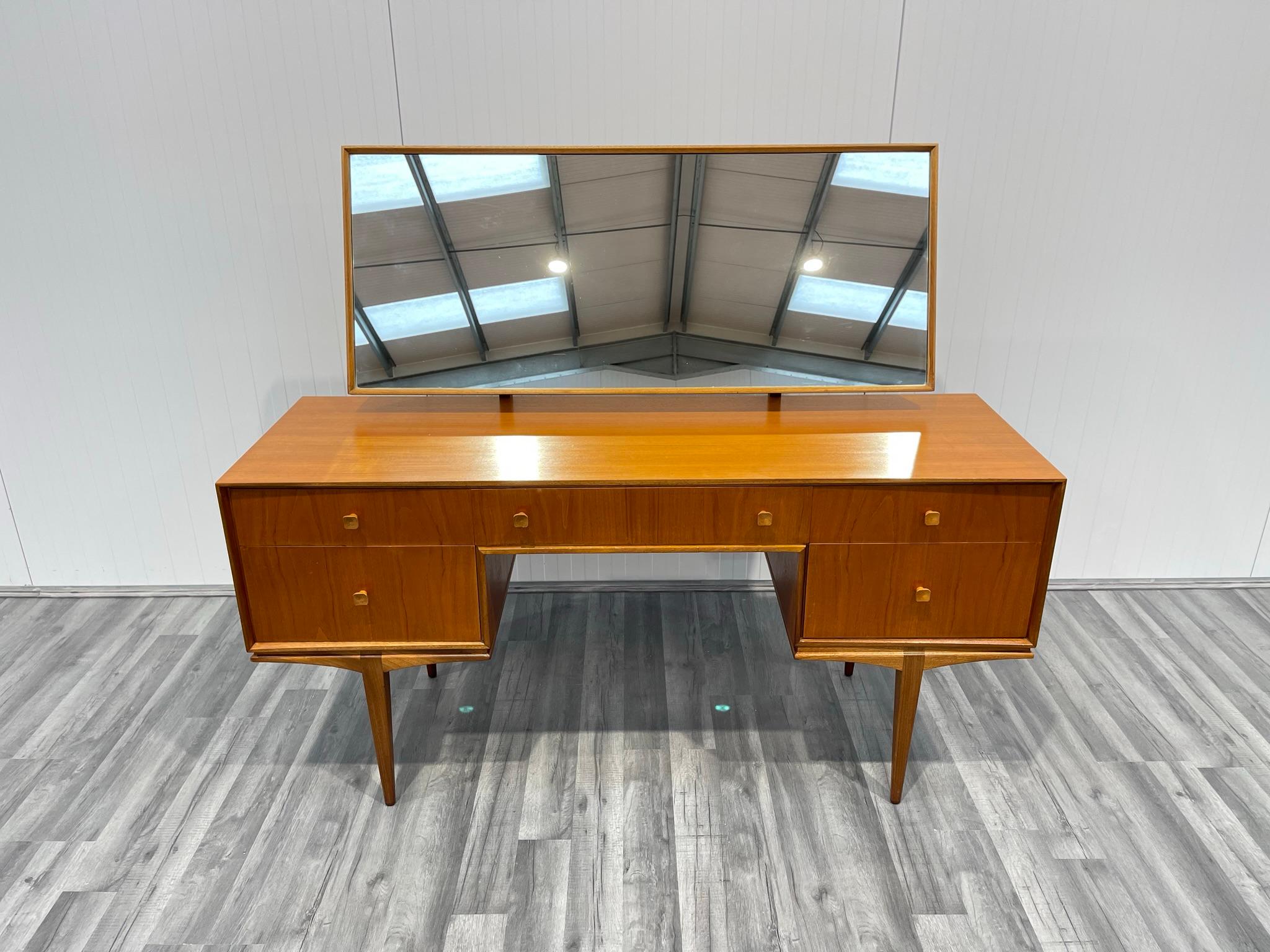 Gorgeous vintage dressing table by legendary mid-century maker, McIntosh of Kirkcaldy. This is a beautiful little dressing table with gorgeous tapered legs and 5 drawers.

Scottish furniture manufacturer McIntosh is best known on the vintage