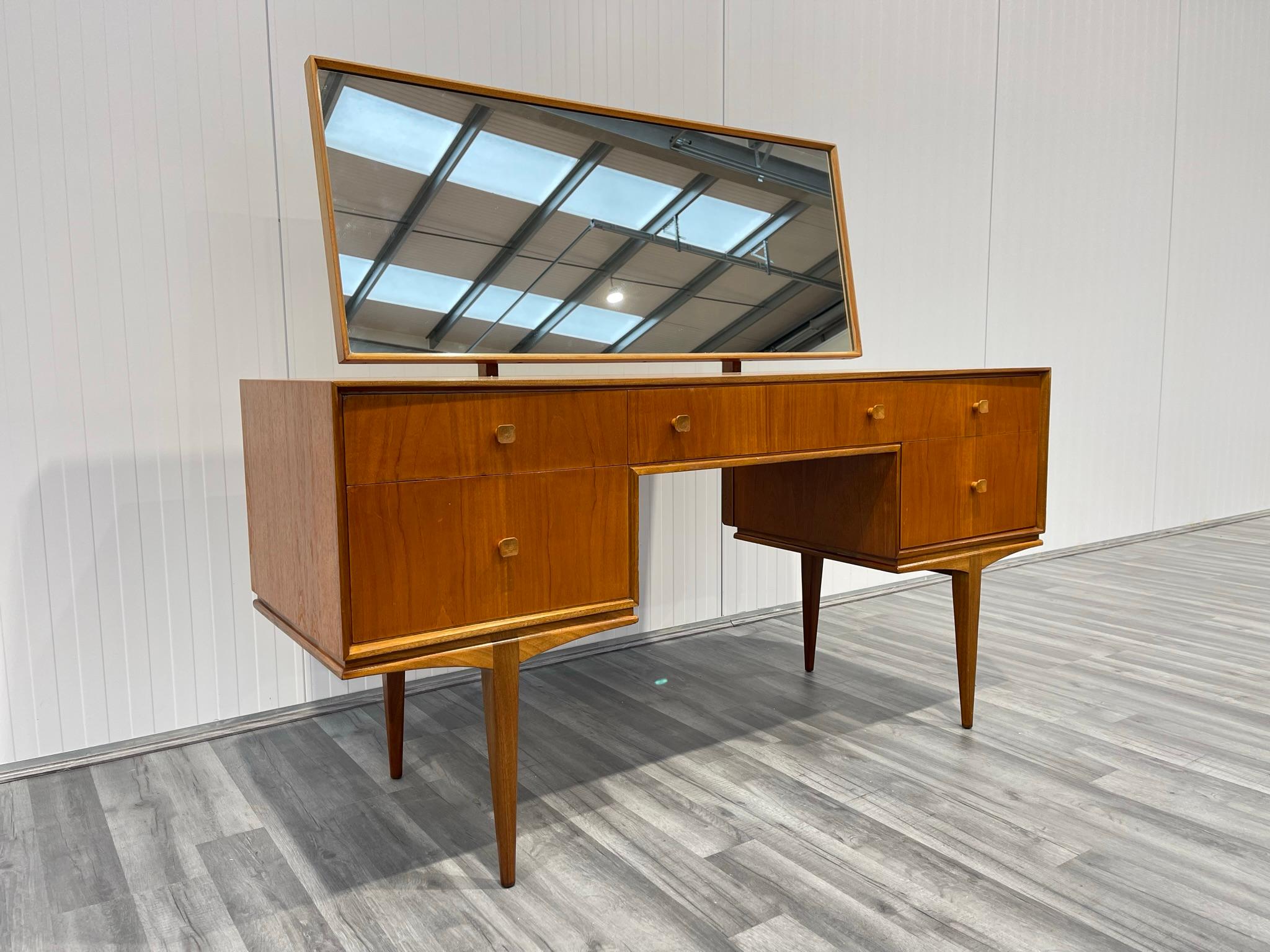 Mid-Century Teak Dressing Table by McIntosh of Kirkcaldy In Good Condition In Kilmarnock, GB