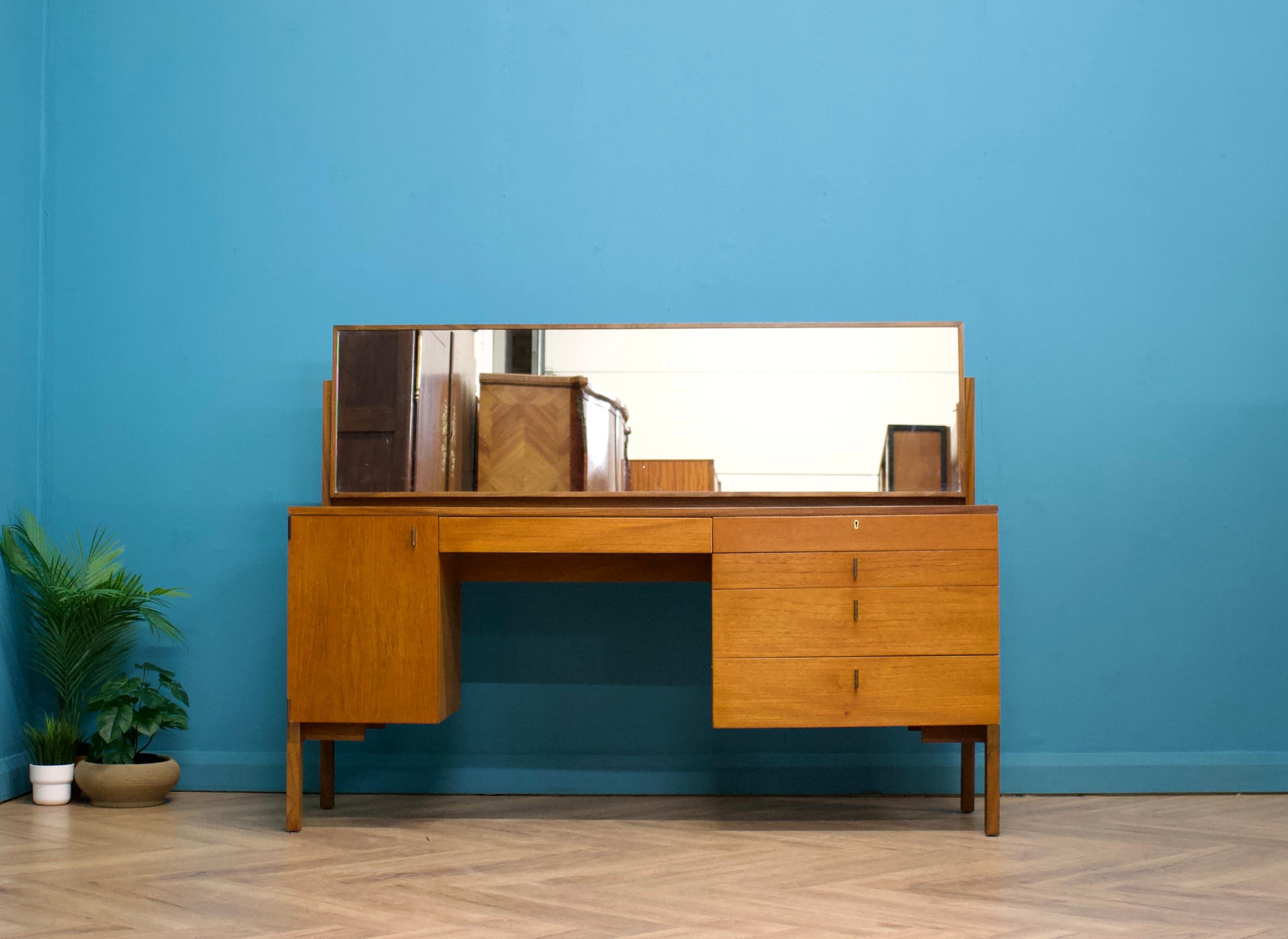 Mid-Century Modern Mid-Century Teak Dressing Table from Beithcraft, 1960s
