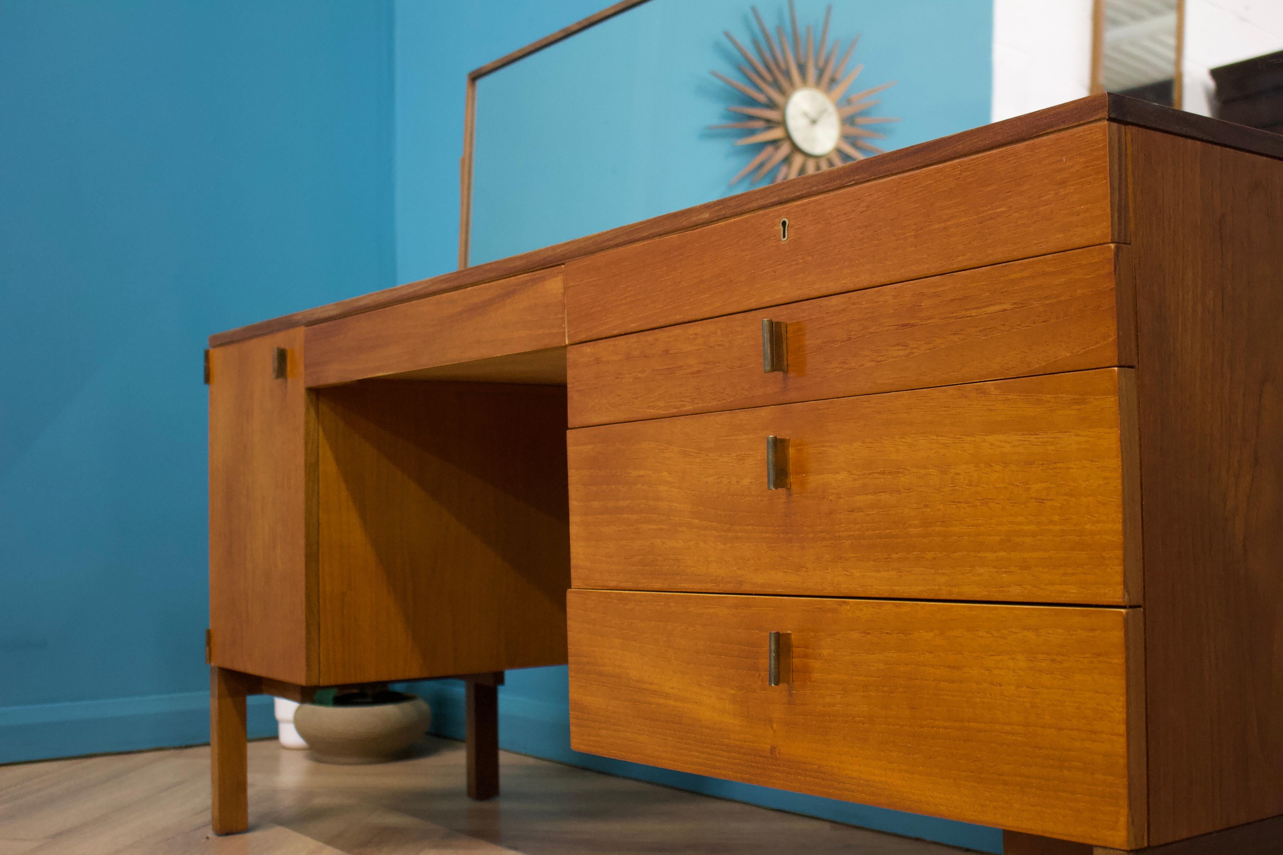 Veneer Mid-Century Teak Dressing Table from Beithcraft, 1960s
