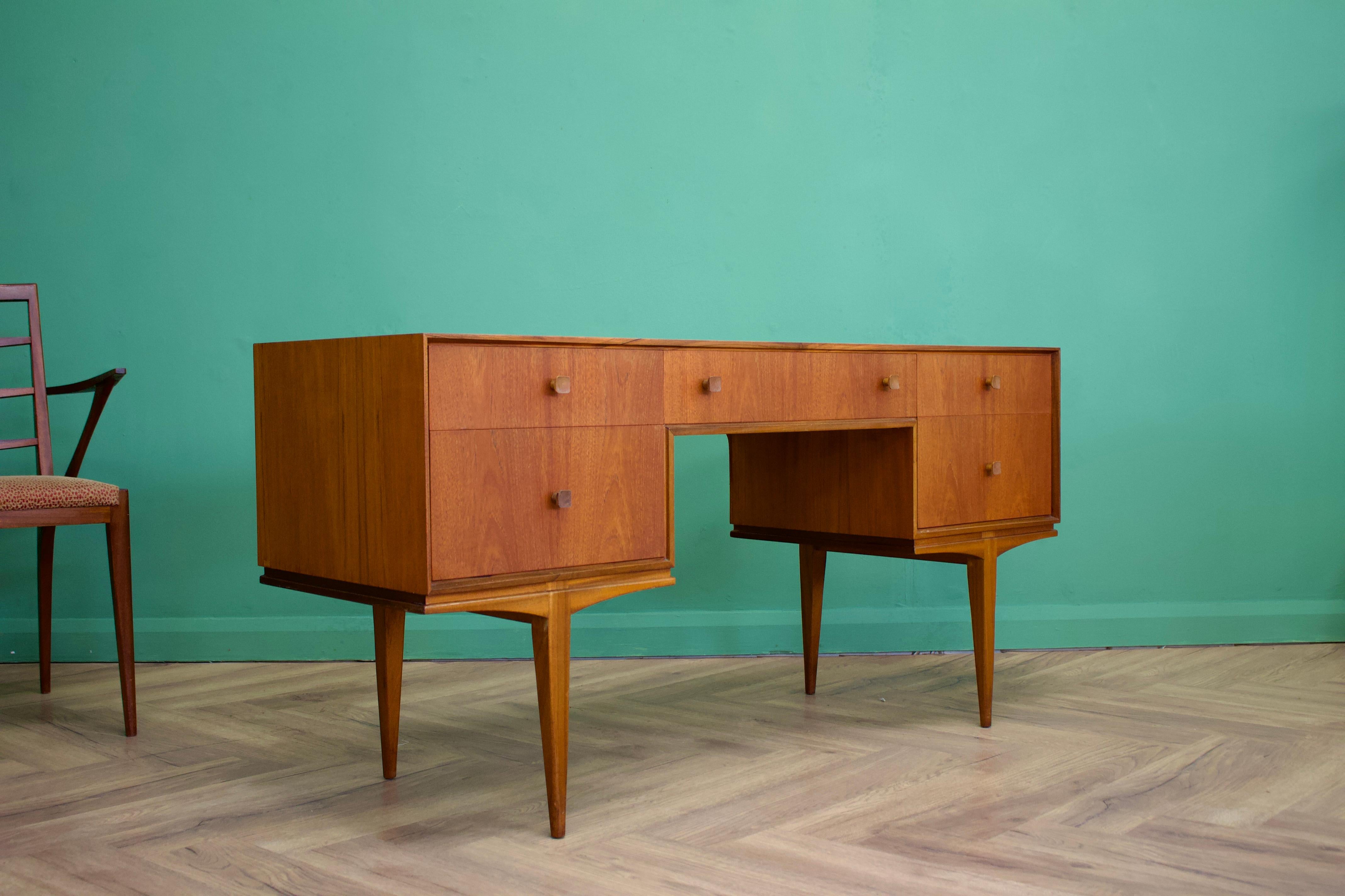 - Mid century dressing table. 
- Manufactured in the UK by McIntosh.
- Made from Teak & Teak Veneer.

- Featuring 5 drawers.