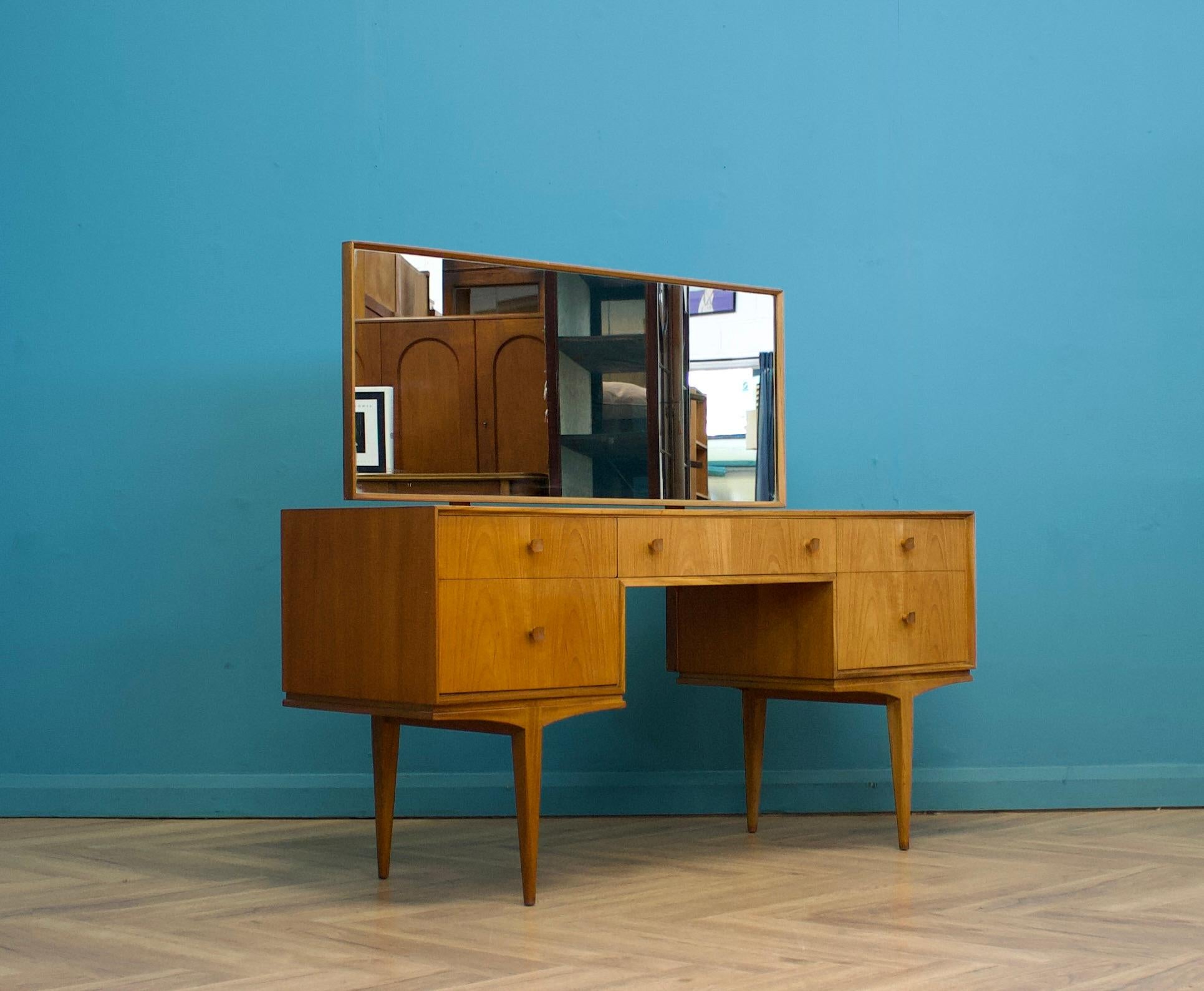 Mid-Century-Kommodentisch aus Teakholz von McIntosh, 1960er Jahre (Moderne der Mitte des Jahrhunderts) im Angebot