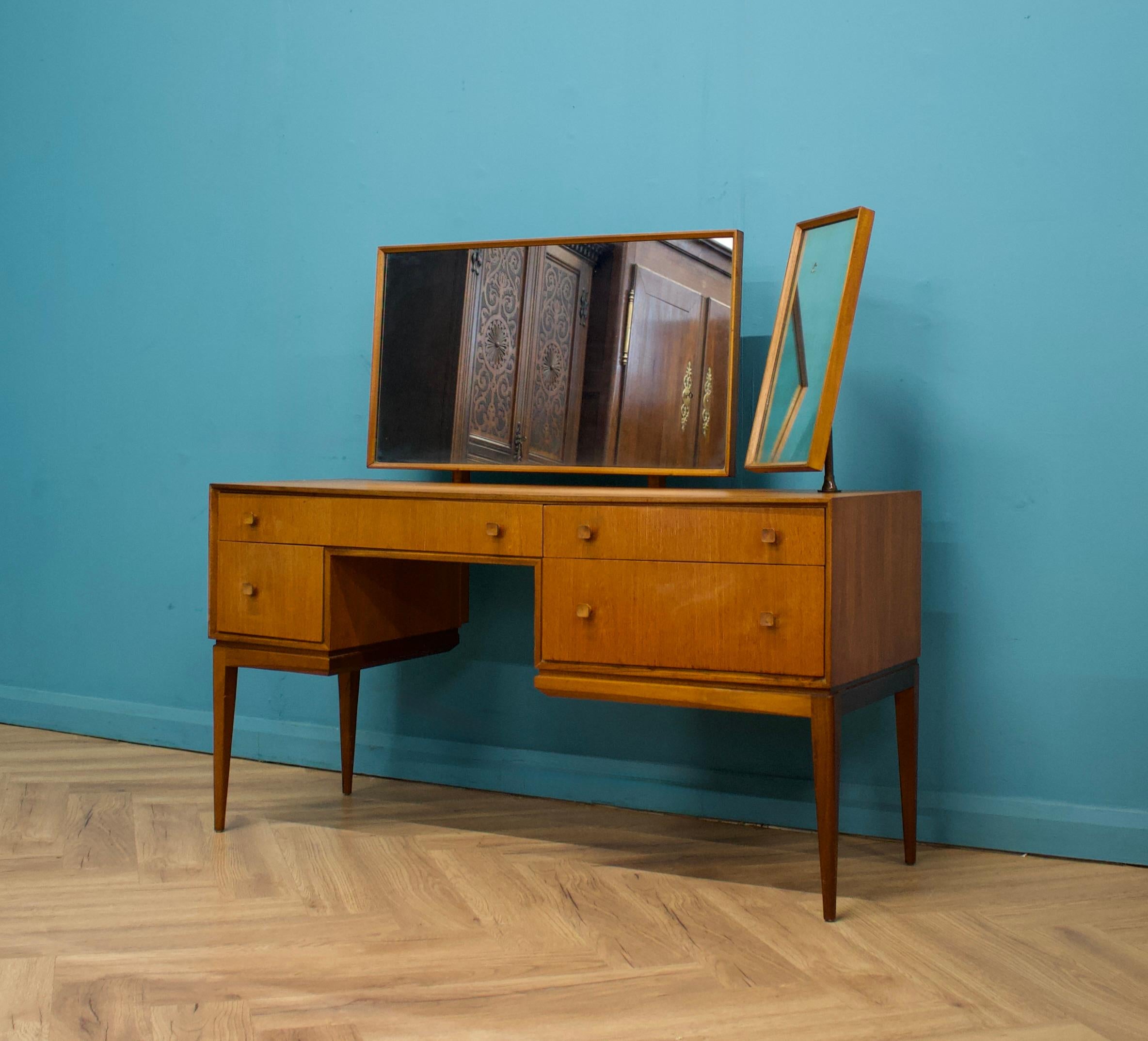 Britannique Table de coiffeuse McIntosh, années 1960 en vente