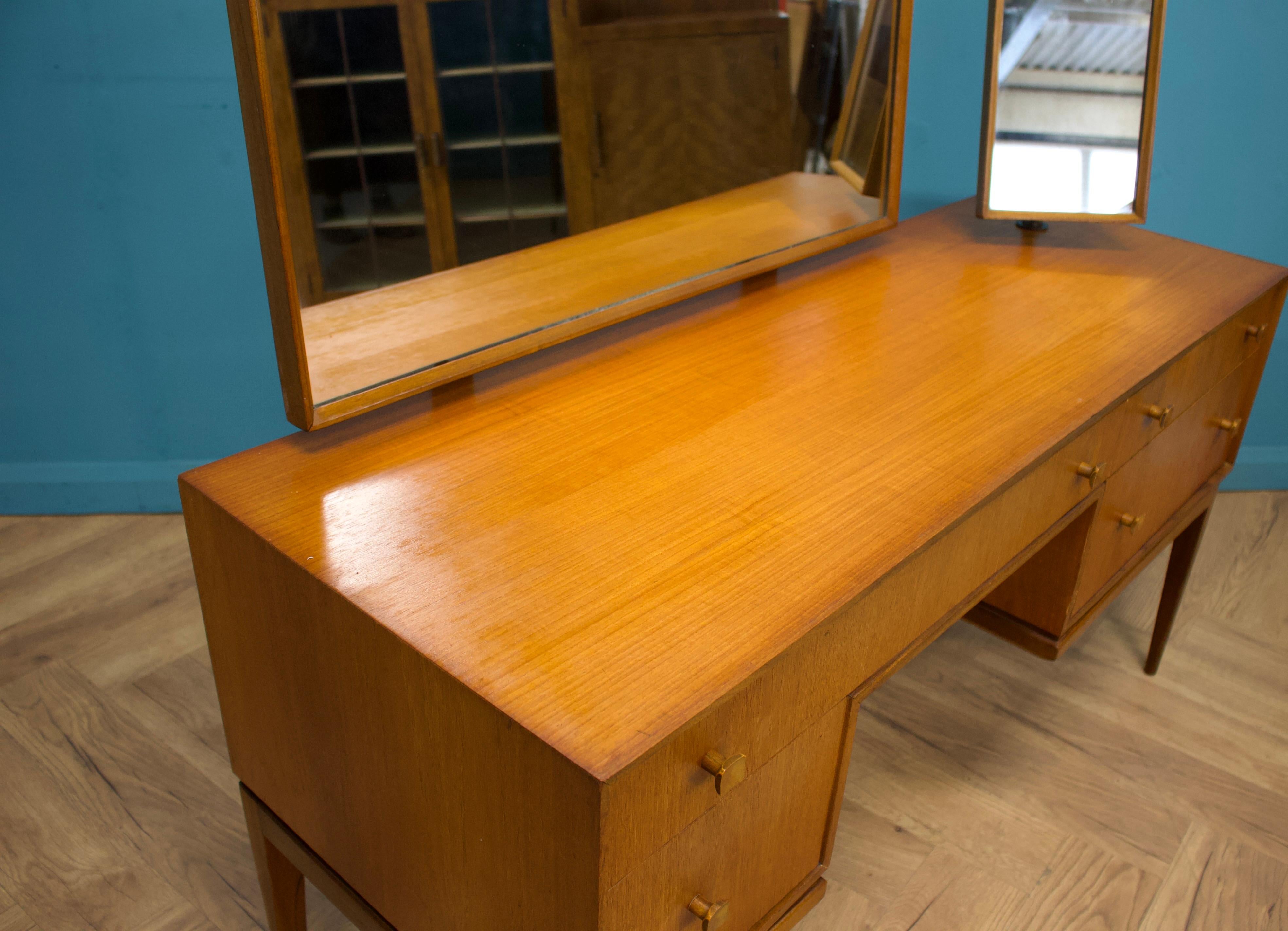 Placage Table de coiffeuse McIntosh, années 1960 en vente