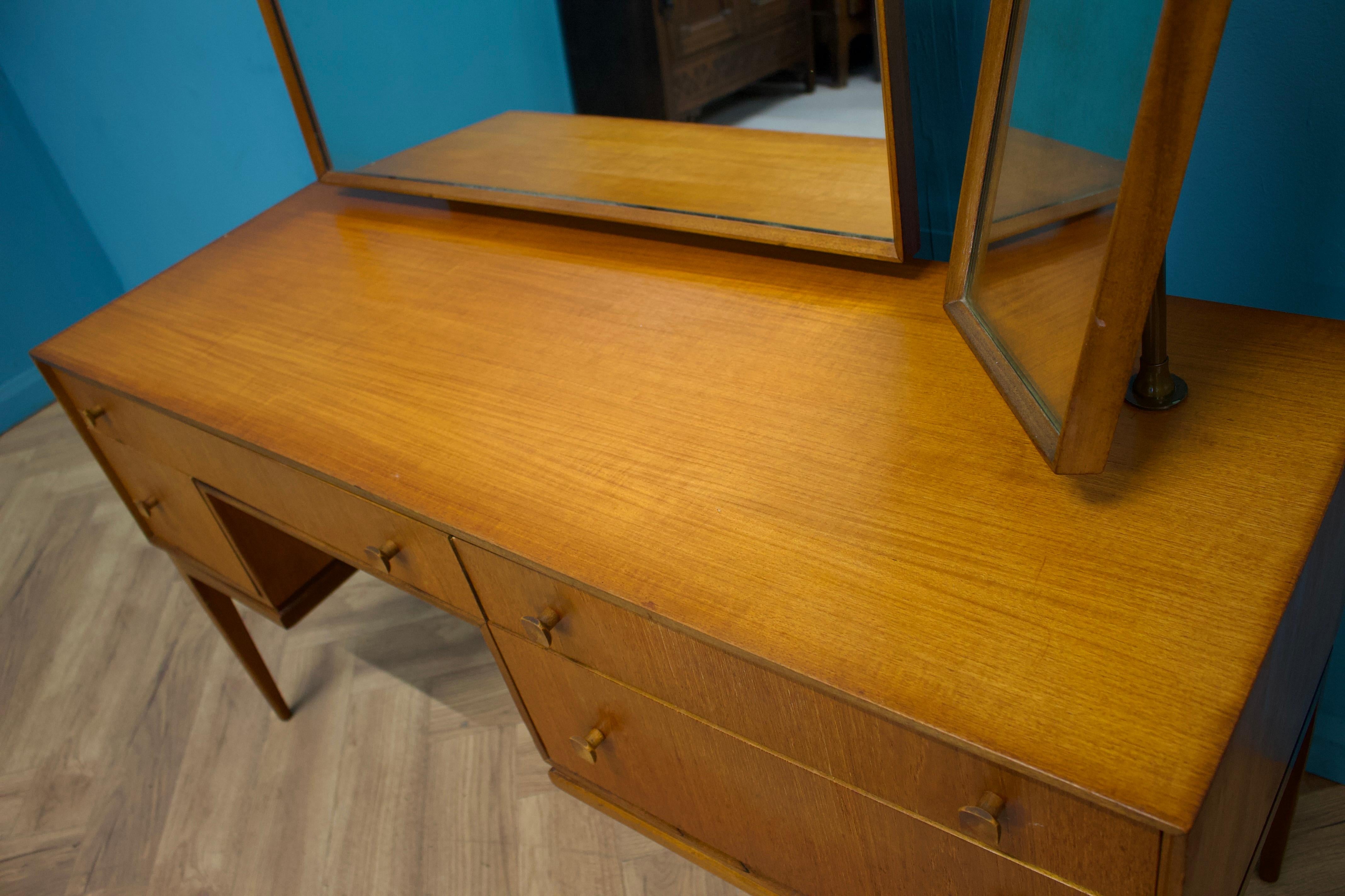 20ième siècle Table de coiffeuse McIntosh, années 1960 en vente