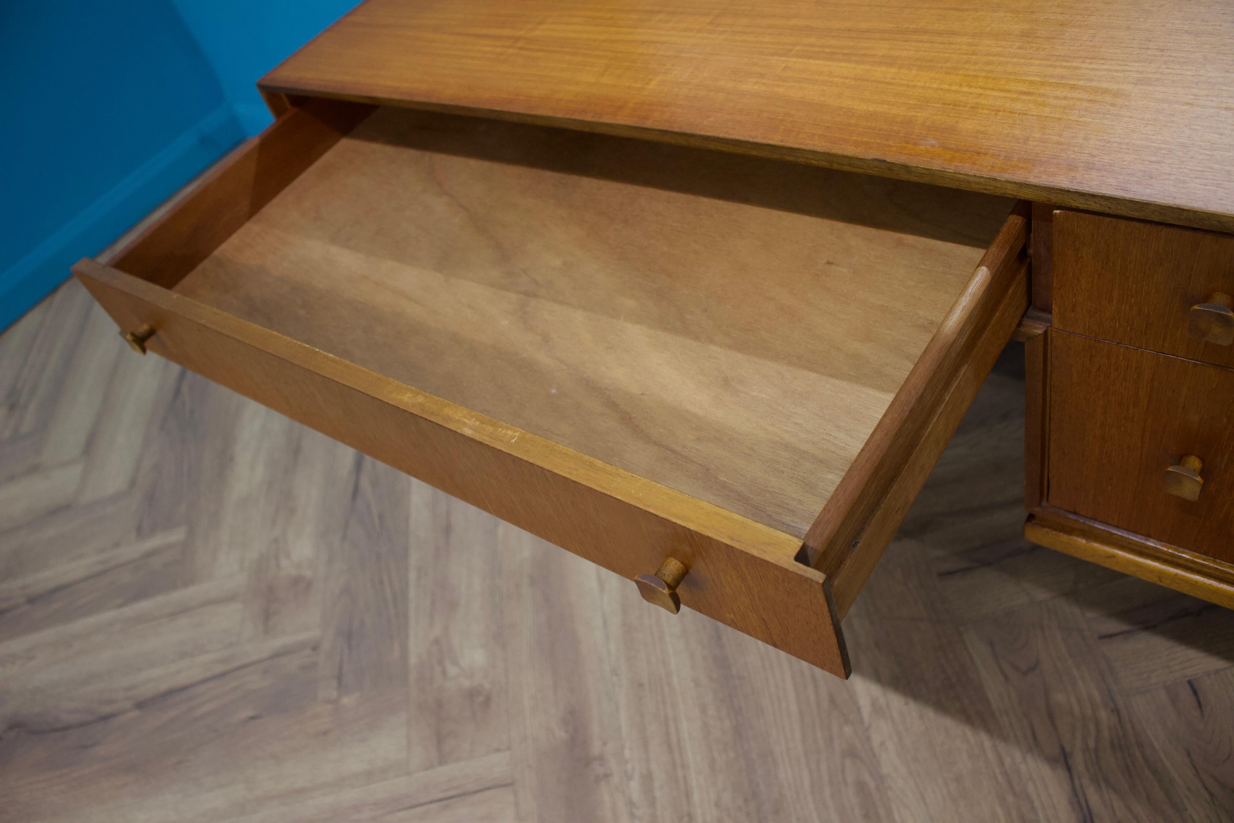 Table de coiffeuse McIntosh, années 1960 en vente 1