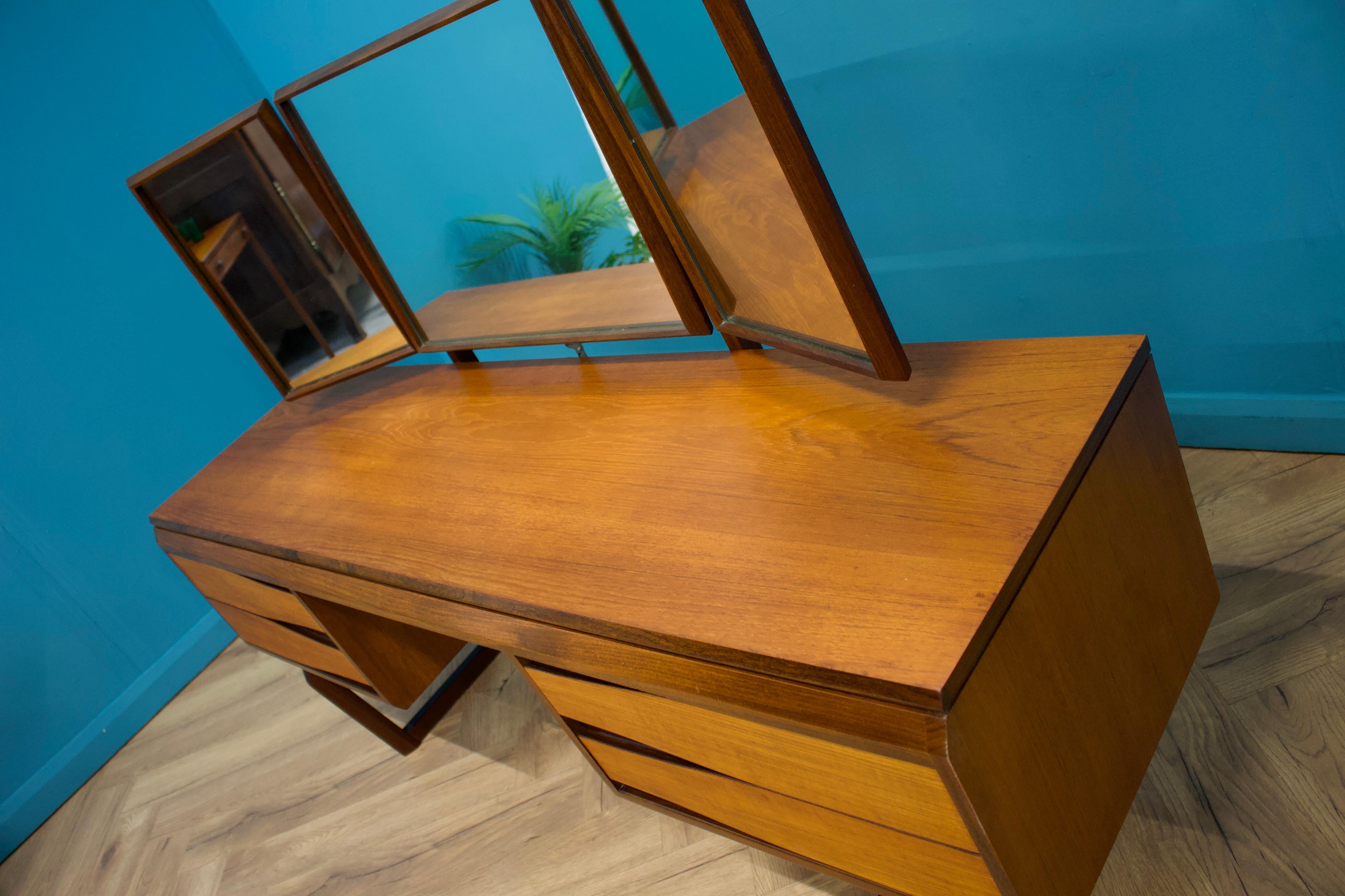 Mid Century Teak Dressing Table from White & Newton, 1960s In Good Condition In South Shields, GB
