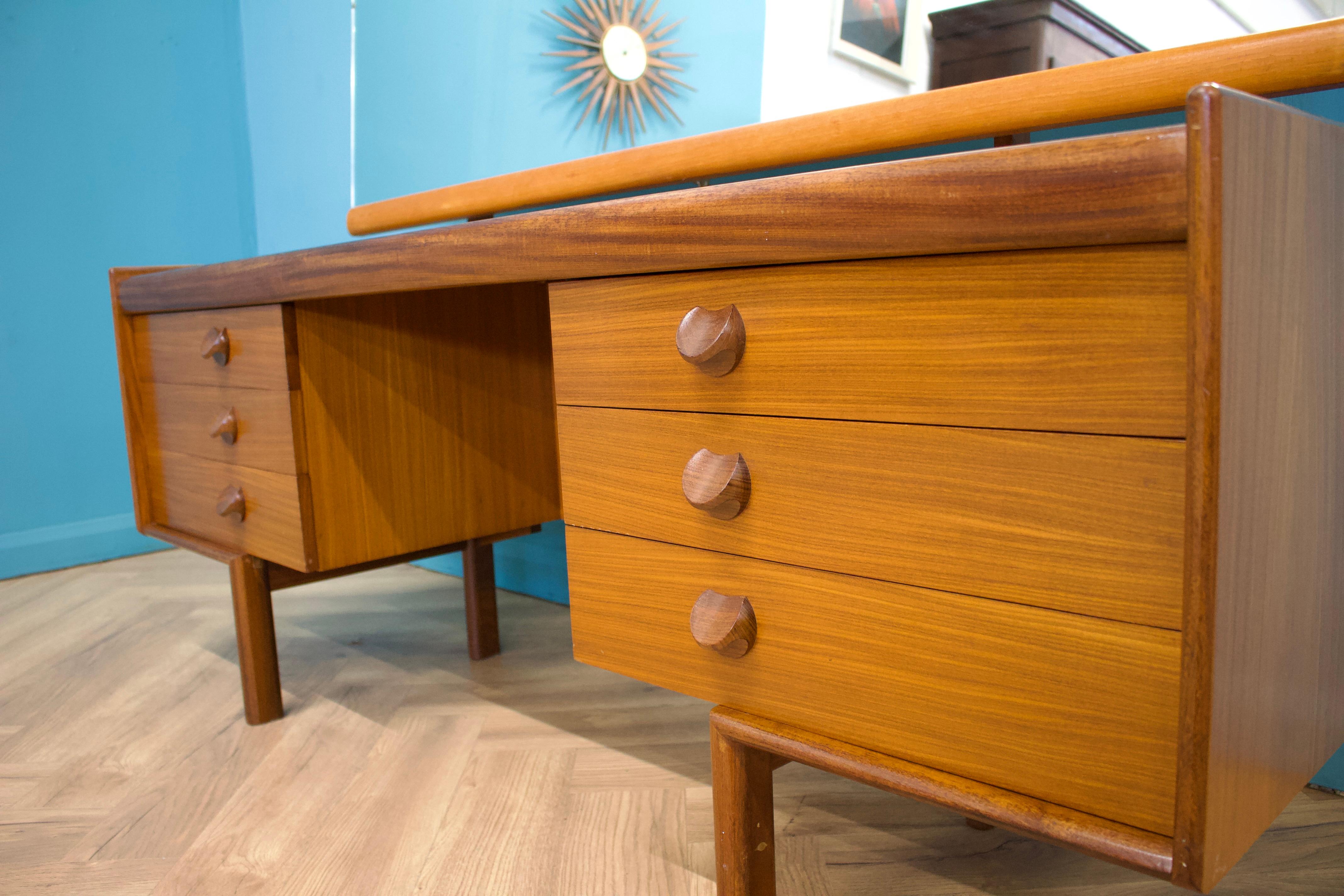 Mid Century Teak Dressing Table from White & Newton, 1960s In Good Condition For Sale In South Shields, GB