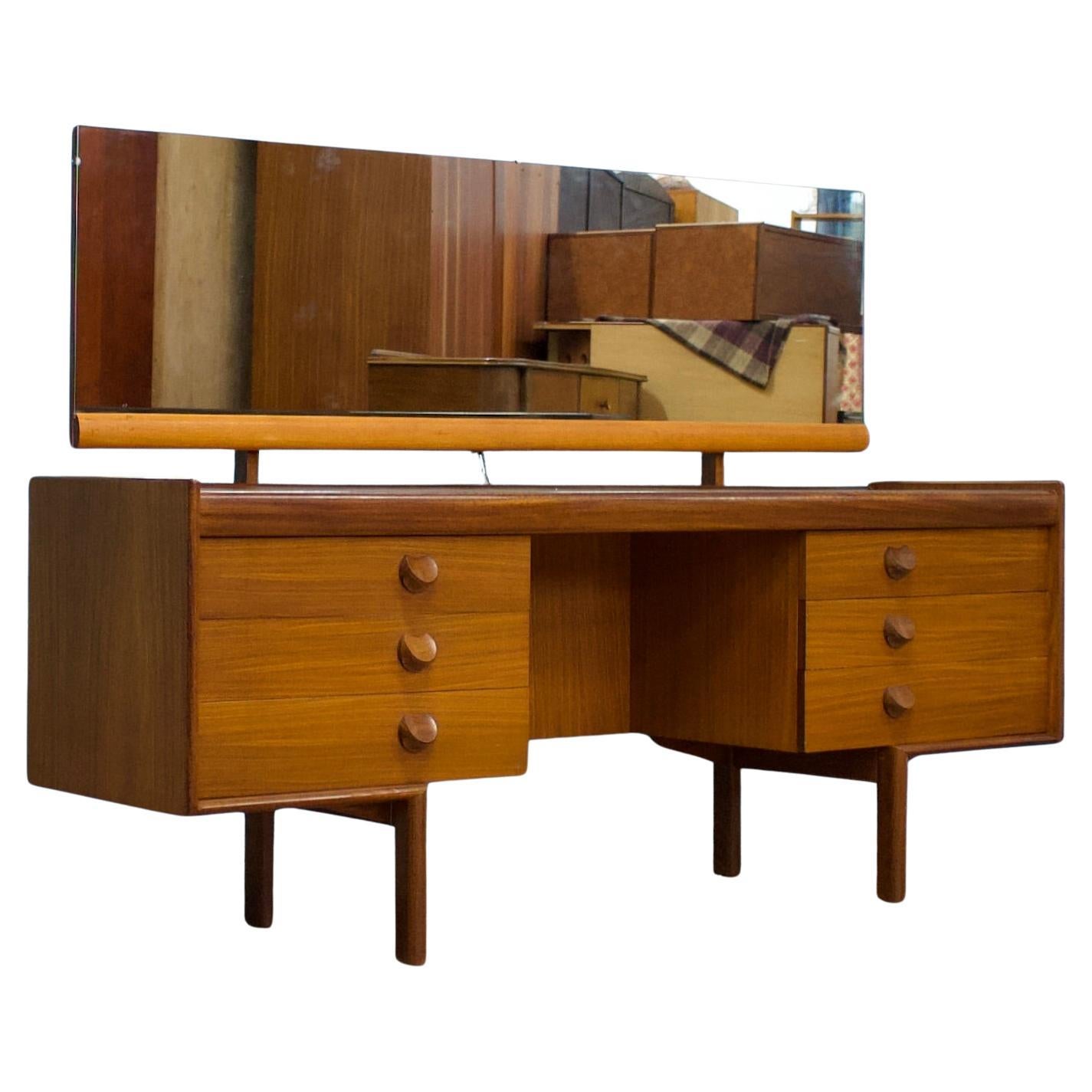 Tavolino da toilette in teak del Mid Century di White & Newton, anni '60