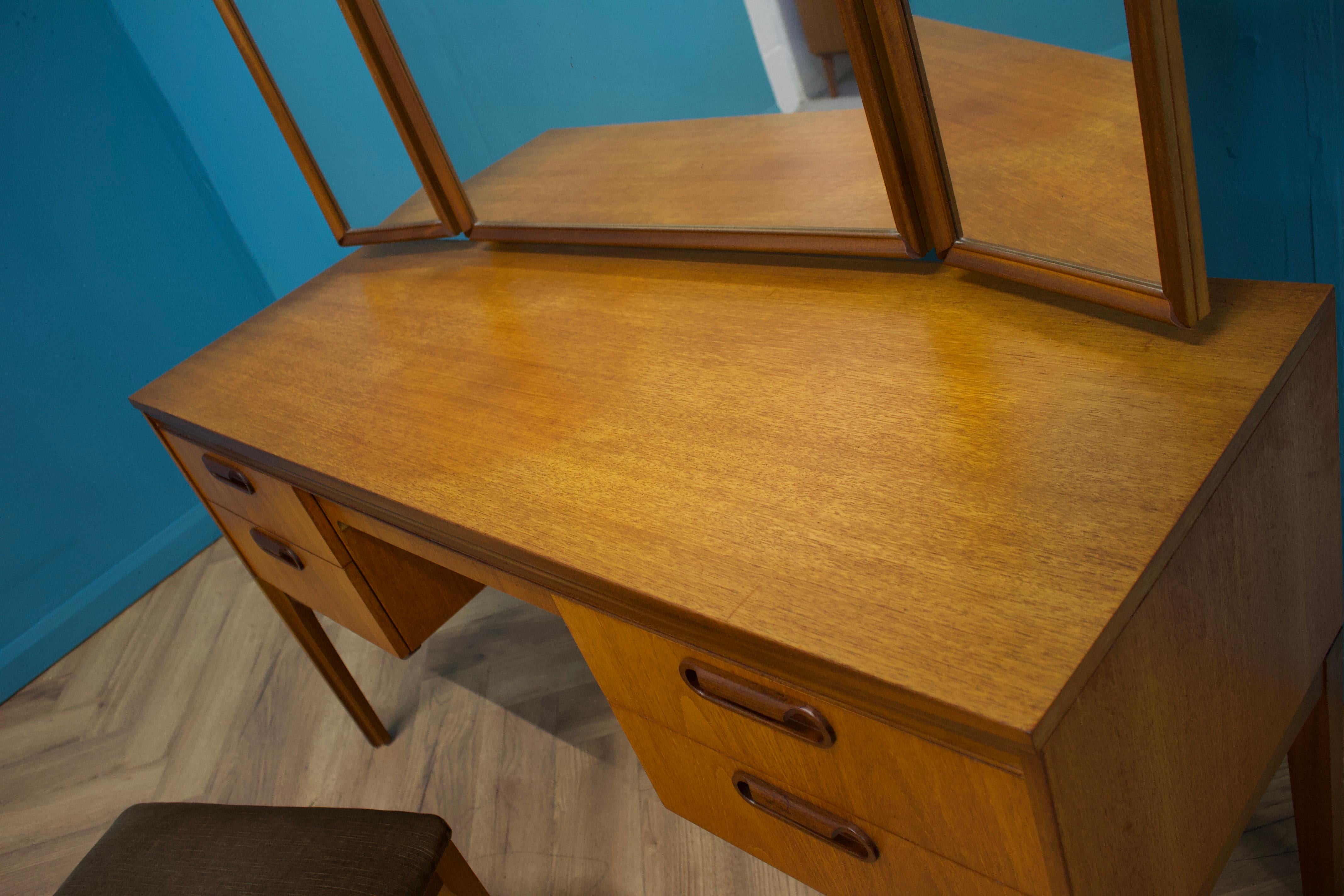 Mid Century Teak Dressing Table from William Lawrence, 1960s In Good Condition In South Shields, GB