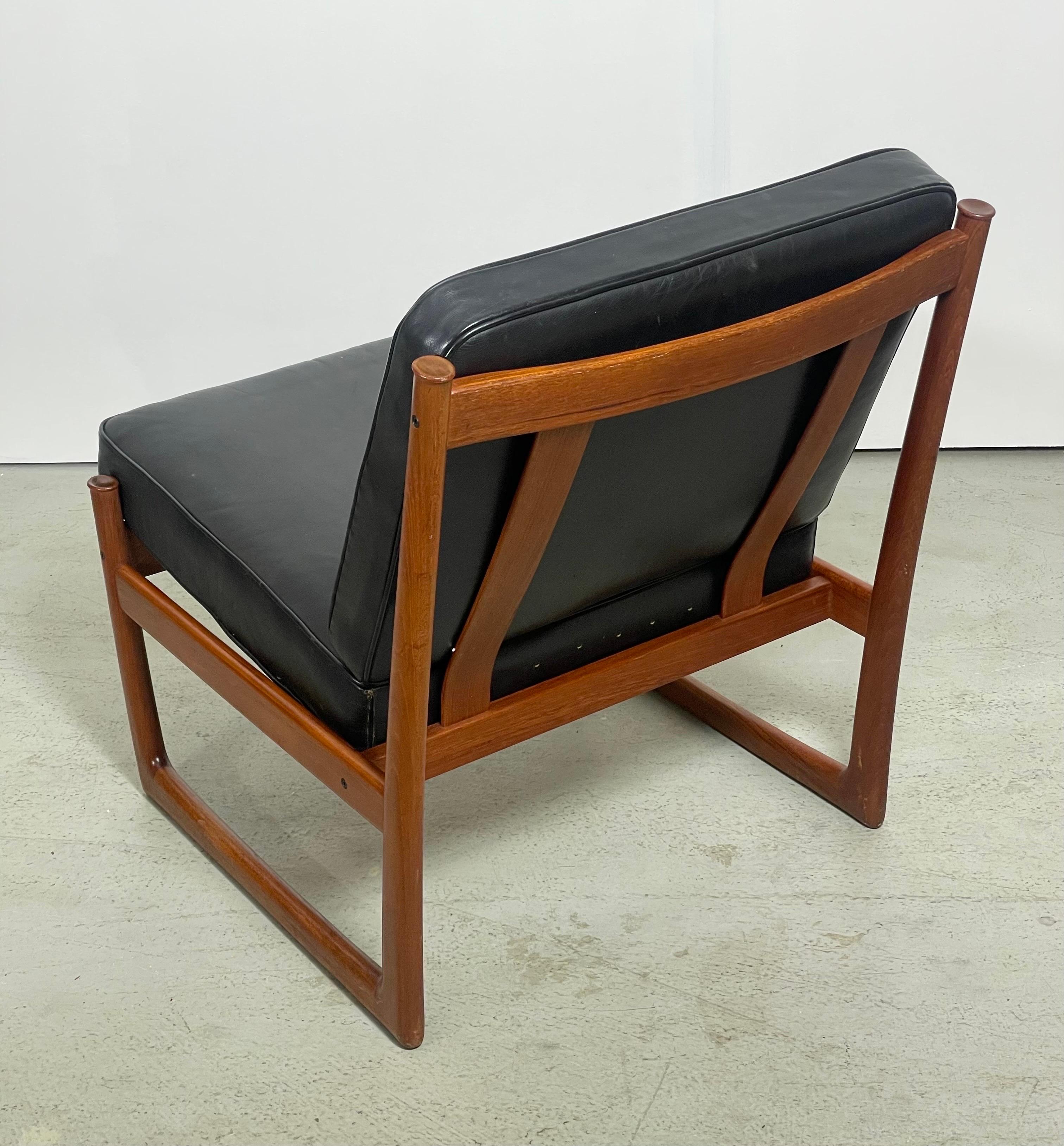 Mid-Century Teak Easy Chair by Hvidt &  Mølgaard 1950s Denmark For Sale 4