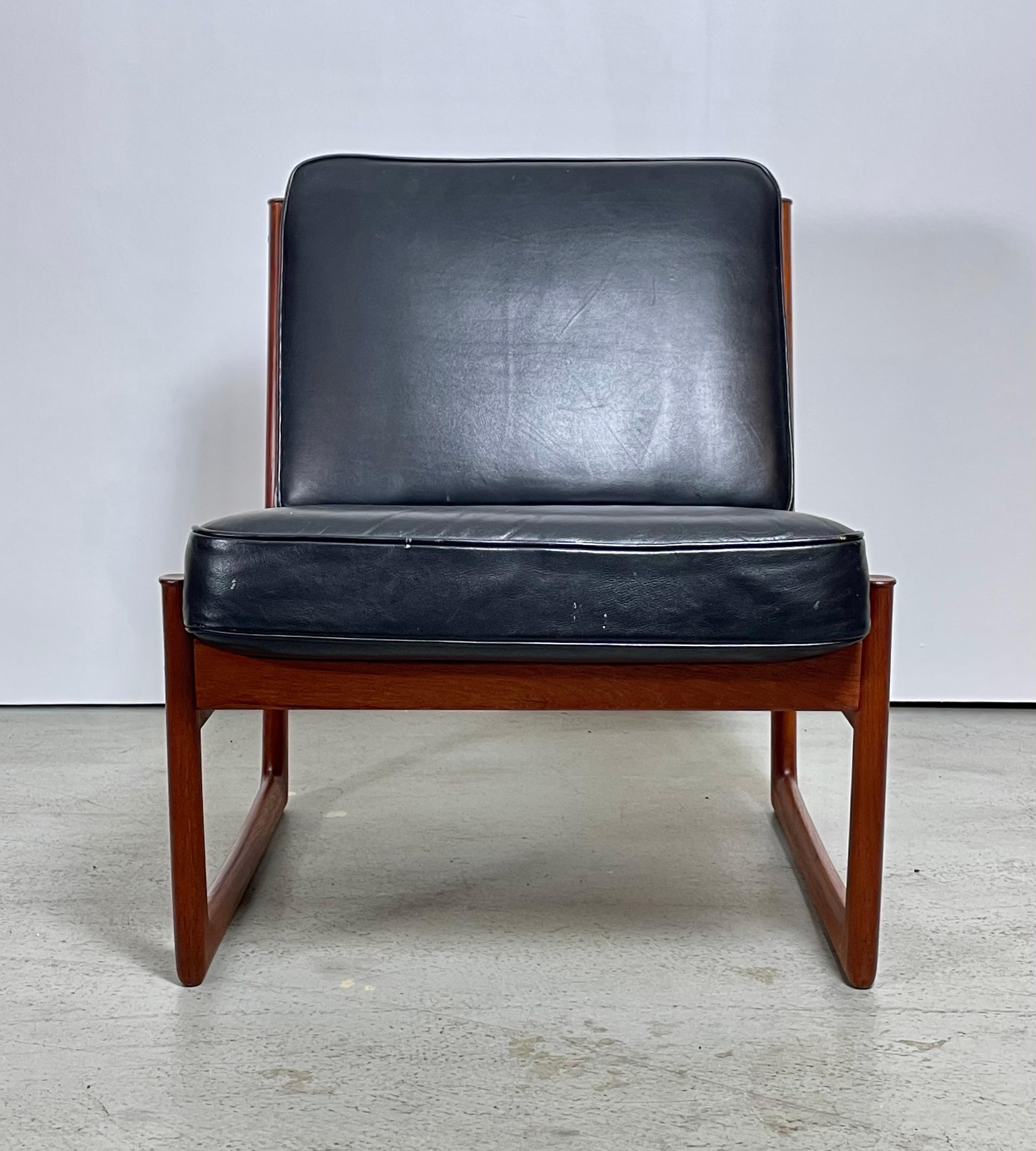 Danish Mid-Century Teak Easy Chair by Hvidt &  Mølgaard 1950s Denmark For Sale