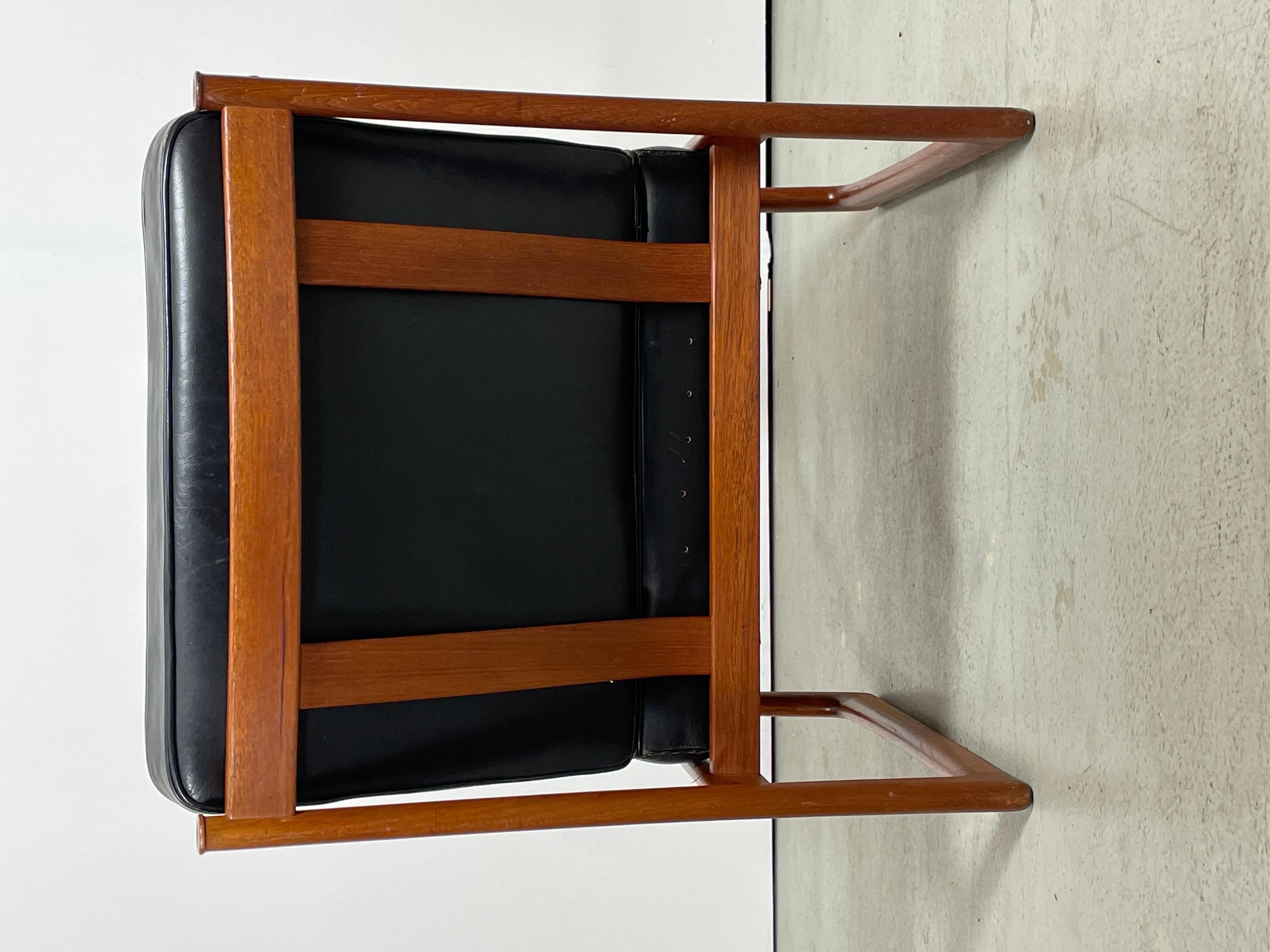 Mid-Century Teak Easy Chair by Hvidt &  Mølgaard 1950s Denmark In Good Condition For Sale In St-Brais, JU