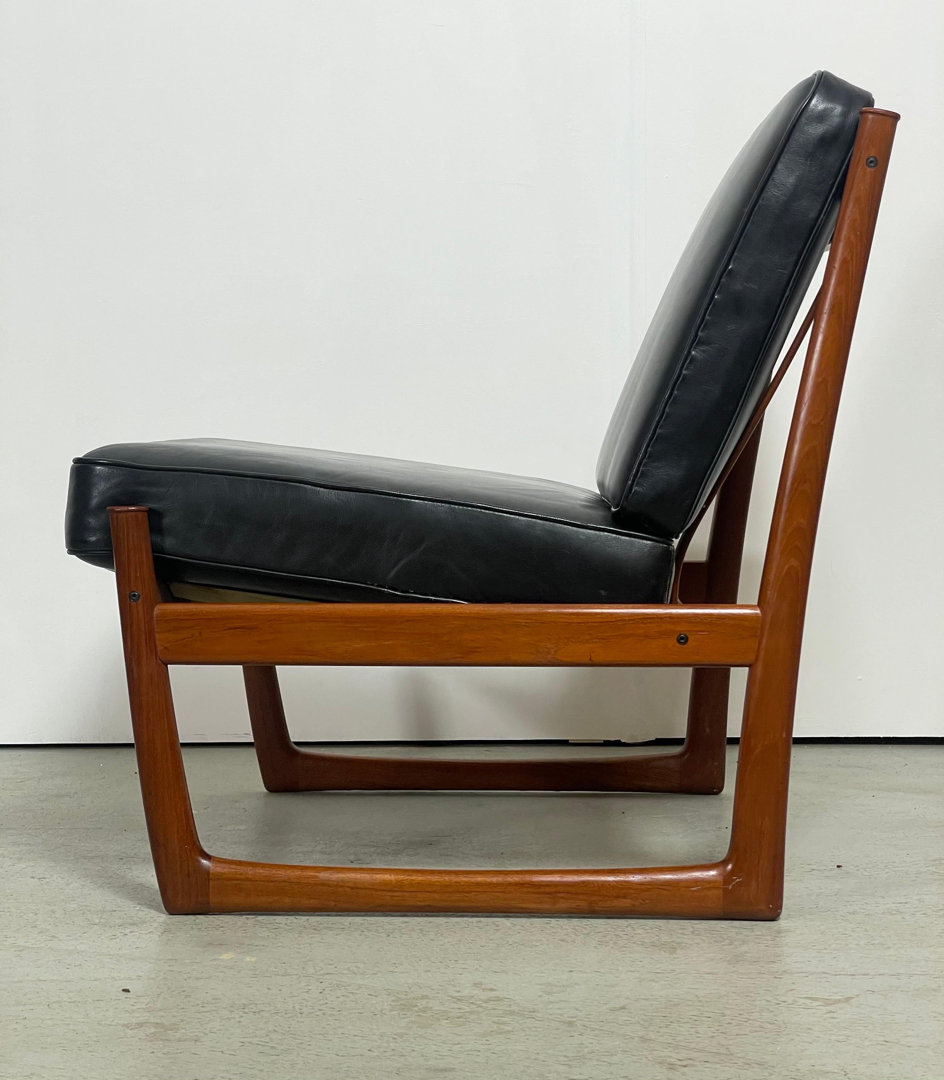 Mid-Century Teak Easy Chair by Hvidt &  Mølgaard 1950s Denmark For Sale 3